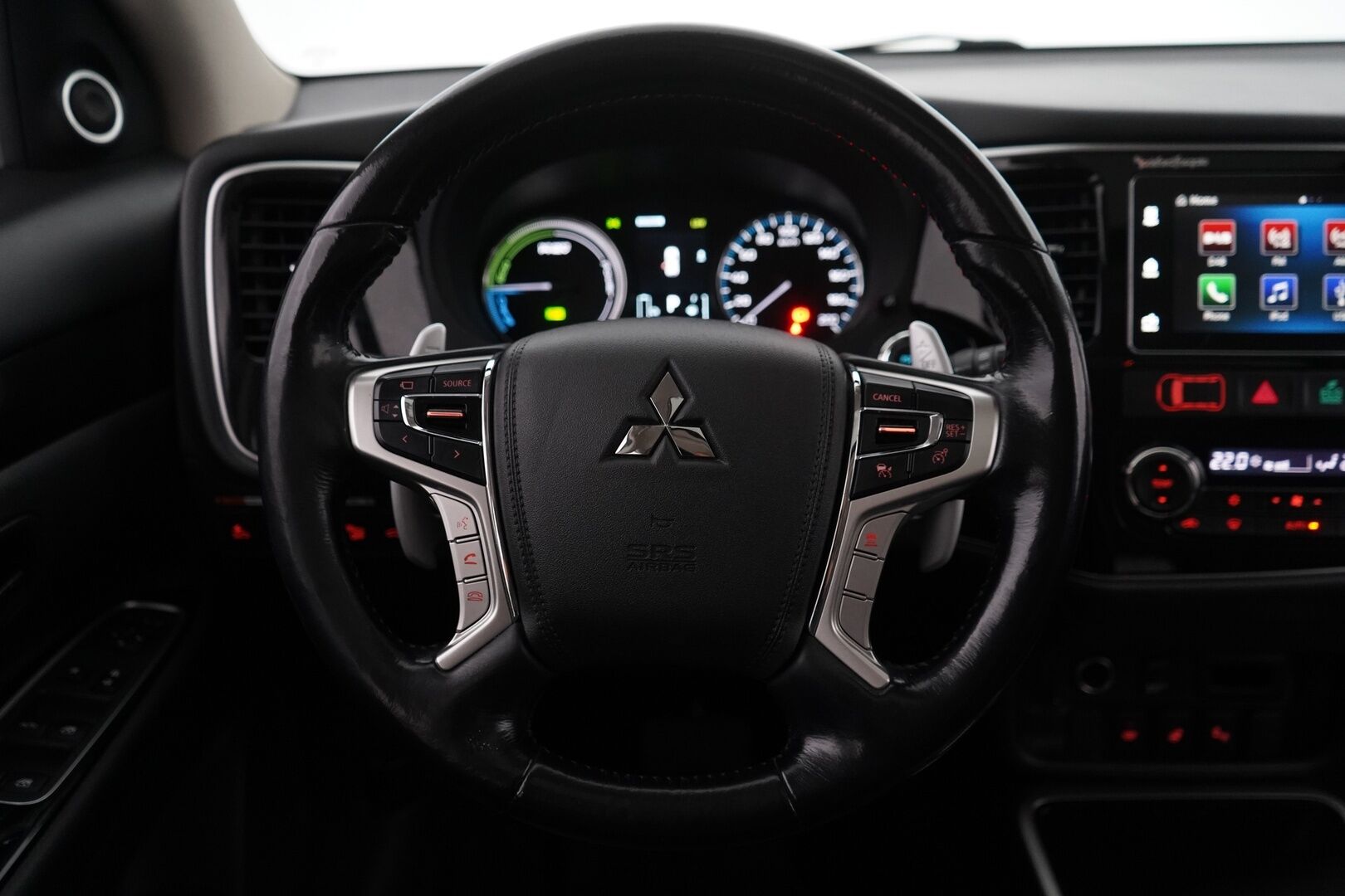 Mitsubishi OUTLANDER PHEV 2017 Instyle Navi 4WD 5P *Remote Climate Control / Koukku / 360° Kamera / Adapt. Vakkari / Blis / Nahkasisusta / Rockford / Navi / LED / Ratin Lämmitin / Lämmi. Tuulilasi* - SOH 90% / Kahdet renkaat alumiinivanteilla / Säntilliset huollot