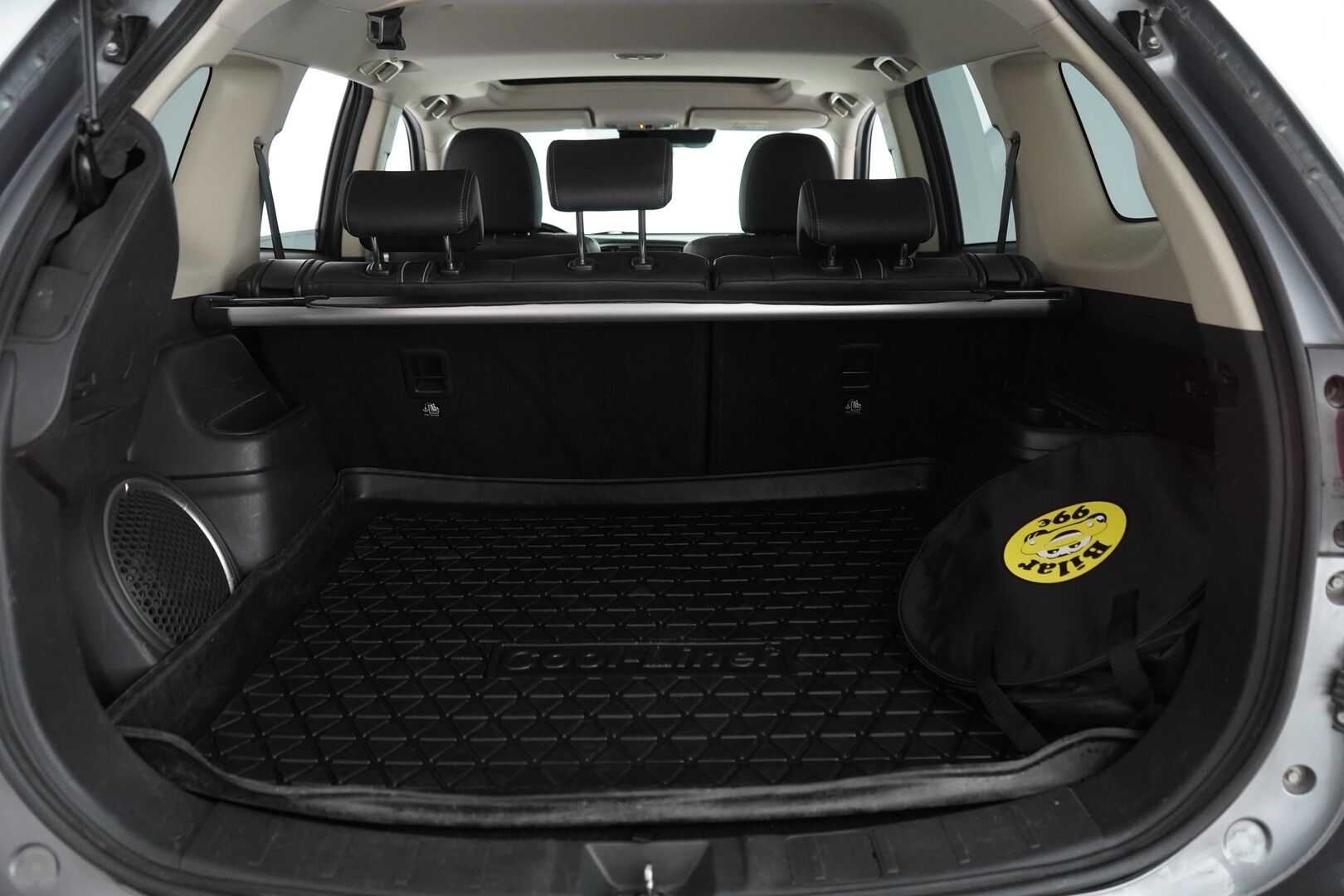 Mitsubishi OUTLANDER PHEV 2017 Instyle Navi 4WD 5P *Remote Climate Control / Koukku / 360° Kamera / Adapt. Vakkari / Blis / Nahkasisusta / Rockford / Navi / LED / Ratin Lämmitin / Lämmi. Tuulilasi* - SOH 90% / Kahdet renkaat alumiinivanteilla / Säntilliset huollot