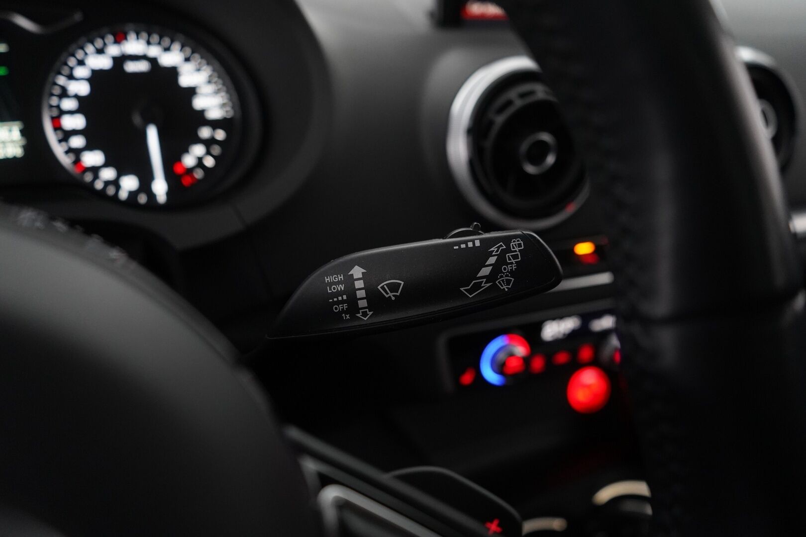Audi A3 2015 Sportback Business Sport 1,4 TFSI e-tron S tronic - Kahdet vanteet / Juuri katsastettu ja huollettu / Jakopää tehty 2023