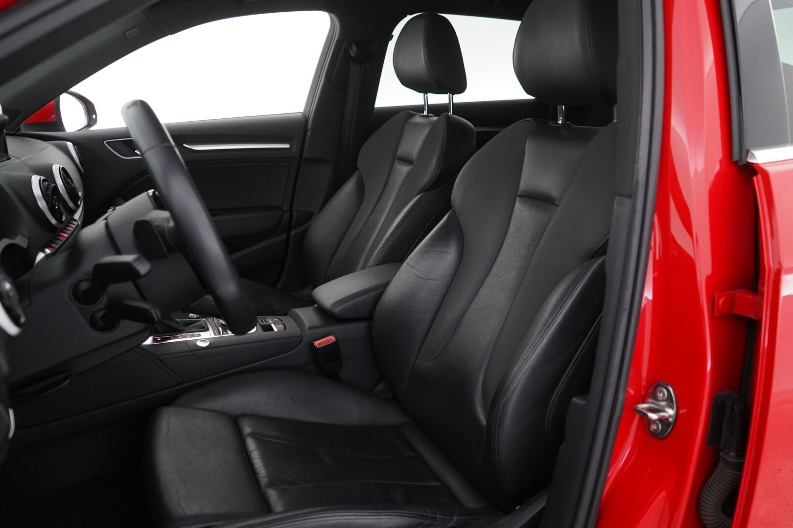 Audi A3 2015 Sportback Business Sport 1,4 TFSI e-tron S tronic *Panorama / Bang&Olufsen / Sport-penkit / Kamera / Nahat* - KATSO KAMPANJAHINTA! / Kahdet vanteet / Juuri katsastettu ja huollettu / Jakopää tehty 2023 - Osta nyt, maksa vasta ensi vuonna