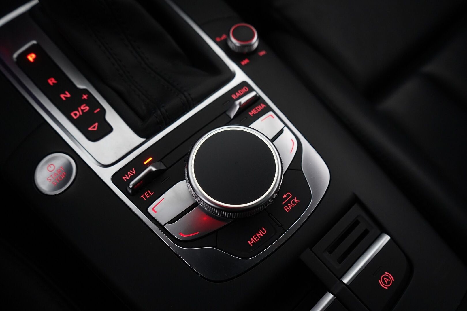 Audi A3 2015 Sportback Business Sport 1,4 TFSI e-tron S tronic *Panorama / Bang&Olufsen / Sport-penkit / Kamera / Nahat* - KATSO KAMPANJAHINTA! / Kahdet vanteet / Juuri katsastettu ja huollettu / Jakopää tehty 2023 - Osta nyt, maksa vasta ensi vuonna