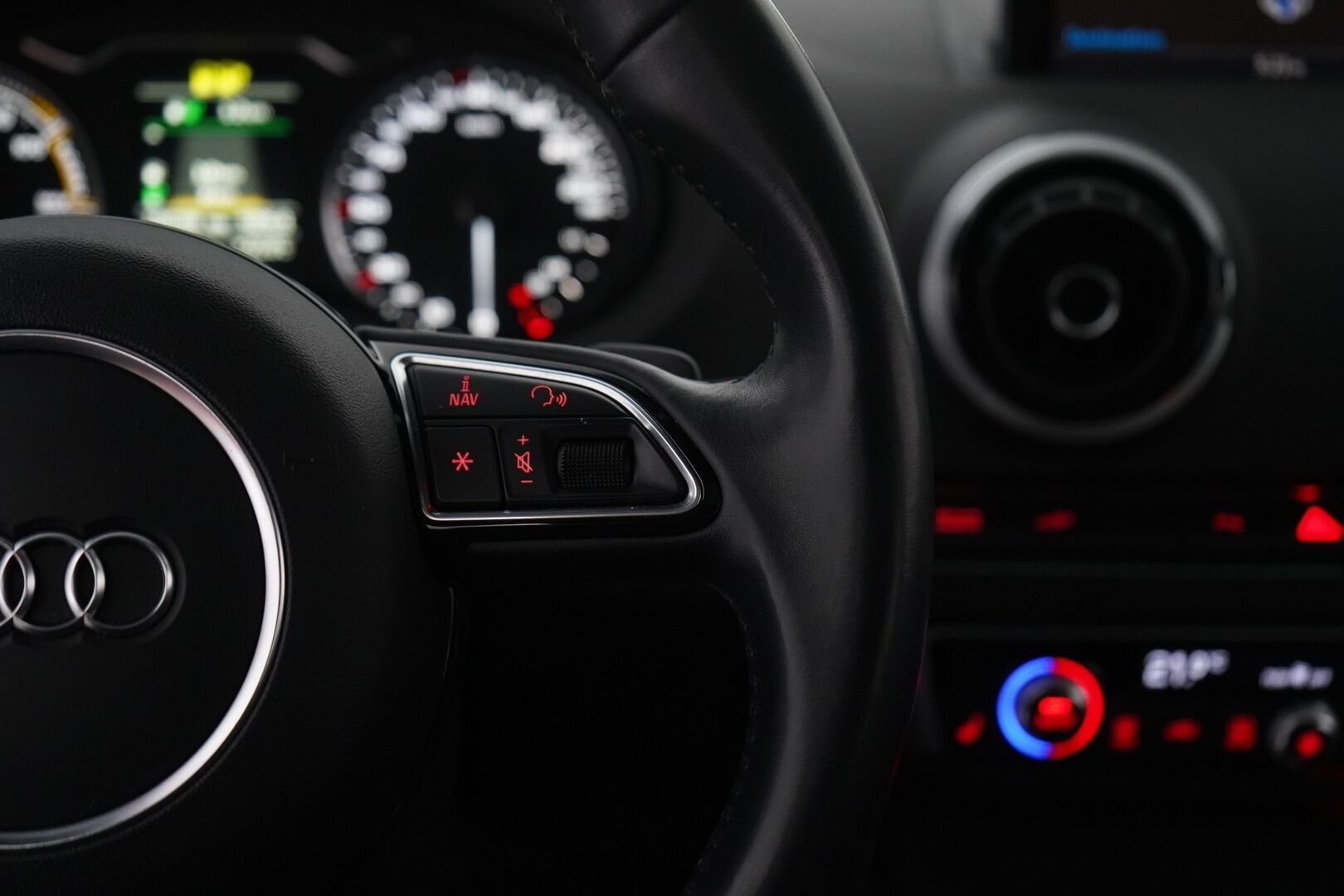 Audi A3 2015 Sportback Business Sport 1,4 TFSI e-tron S tronic - Kahdet vanteet / Juuri katsastettu ja huollettu / Jakopää tehty 2023
