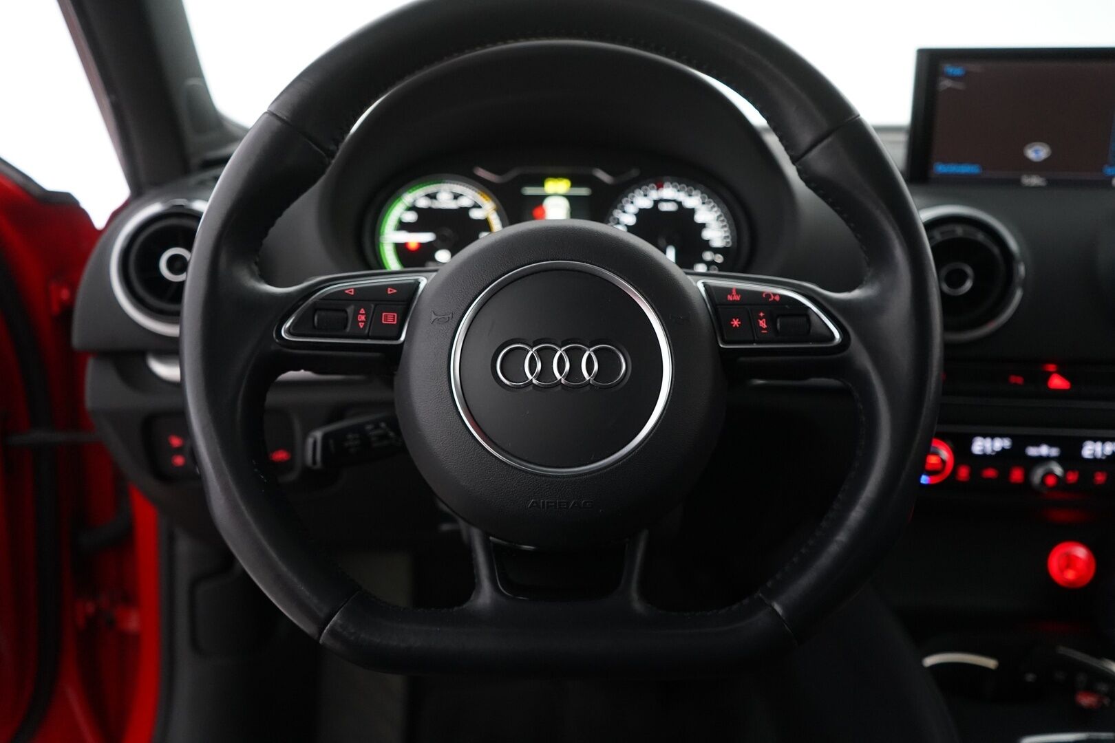 Audi A3 2015 Sportback Business Sport 1,4 TFSI e-tron S tronic - Kahdet vanteet / Juuri katsastettu ja huollettu / Jakopää tehty 2023