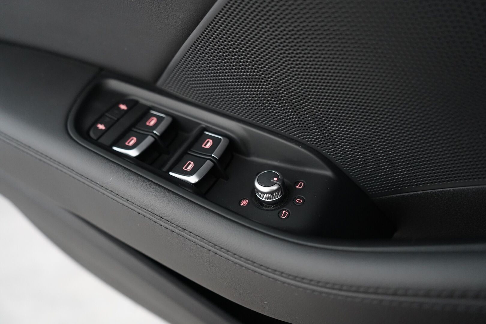 Audi A3 2015 Sportback Business Sport 1,4 TFSI e-tron S tronic *Panorama / Bang&Olufsen / Sport-penkit / Kamera / Nahat* - KATSO KAMPANJAHINTA! / Kahdet vanteet / Juuri katsastettu ja huollettu / Jakopää tehty 2023 - Osta nyt, maksa vasta ensi vuonna