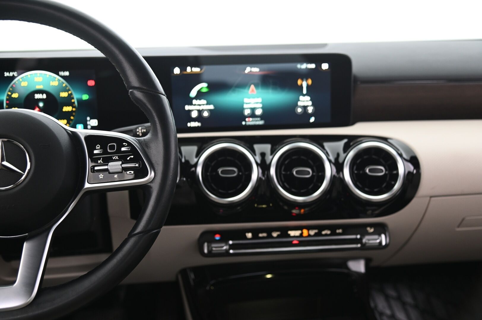 Mercedes-Benz A 2022 200 d 4MATIC A sedan Business - DTR+ | Peruutuskamera | Vetokoukku | Multibeam-LED | Suomi-auto | 2x renkaat&alumiinivanteet