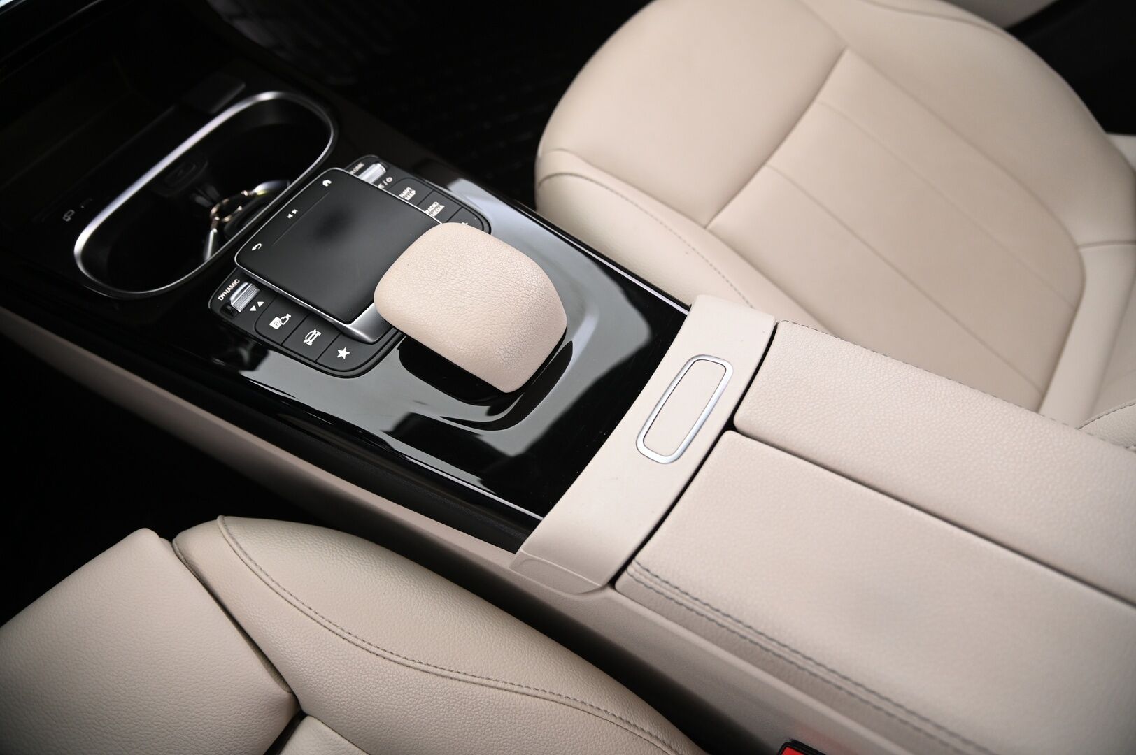 Mercedes-Benz A 2022 200 d 4MATIC A sedan Business - DTR+ | Peruutuskamera | Vetokoukku | Multibeam-LED | Suomi-auto | 2x renkaat&alumiinivanteet