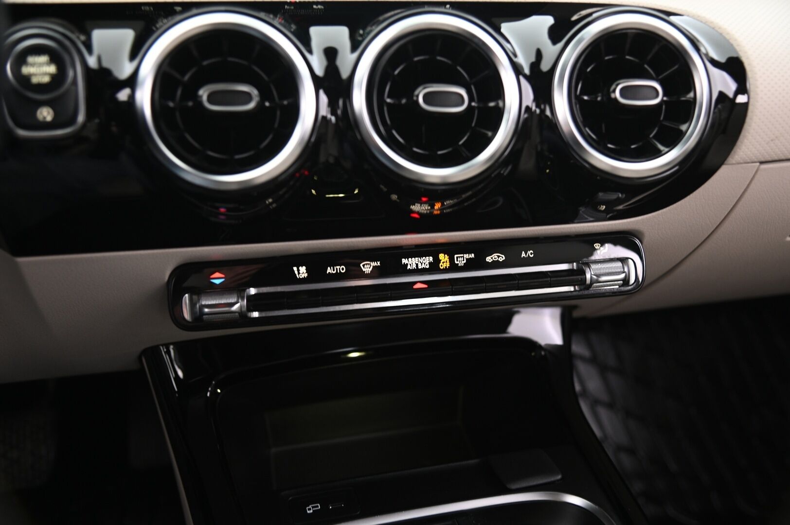 Mercedes-Benz A 2022 200 d 4MATIC A sedan Business - DTR+ | Peruutuskamera | Vetokoukku | Multibeam-LED | Suomi-auto | 2x renkaat&alumiinivanteet