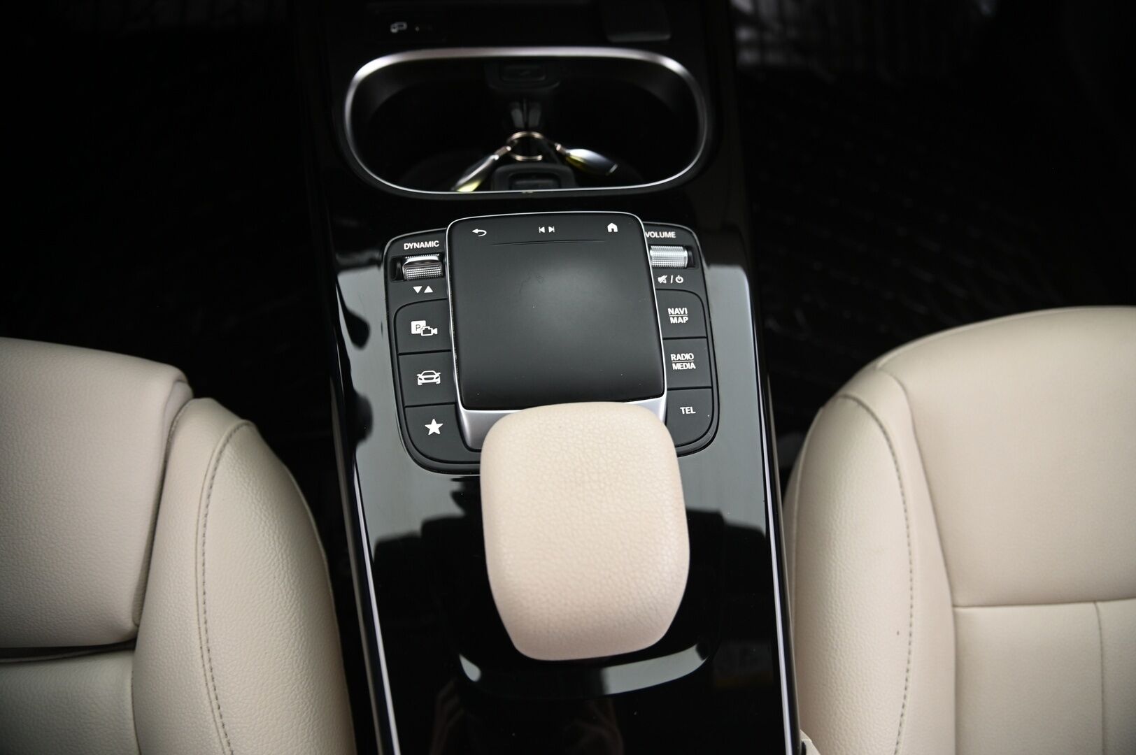 Mercedes-Benz A 2022 200 d 4MATIC A sedan Business - DTR+ | Peruutuskamera | Vetokoukku | Multibeam-LED | Suomi-auto | 2x renkaat&alumiinivanteet