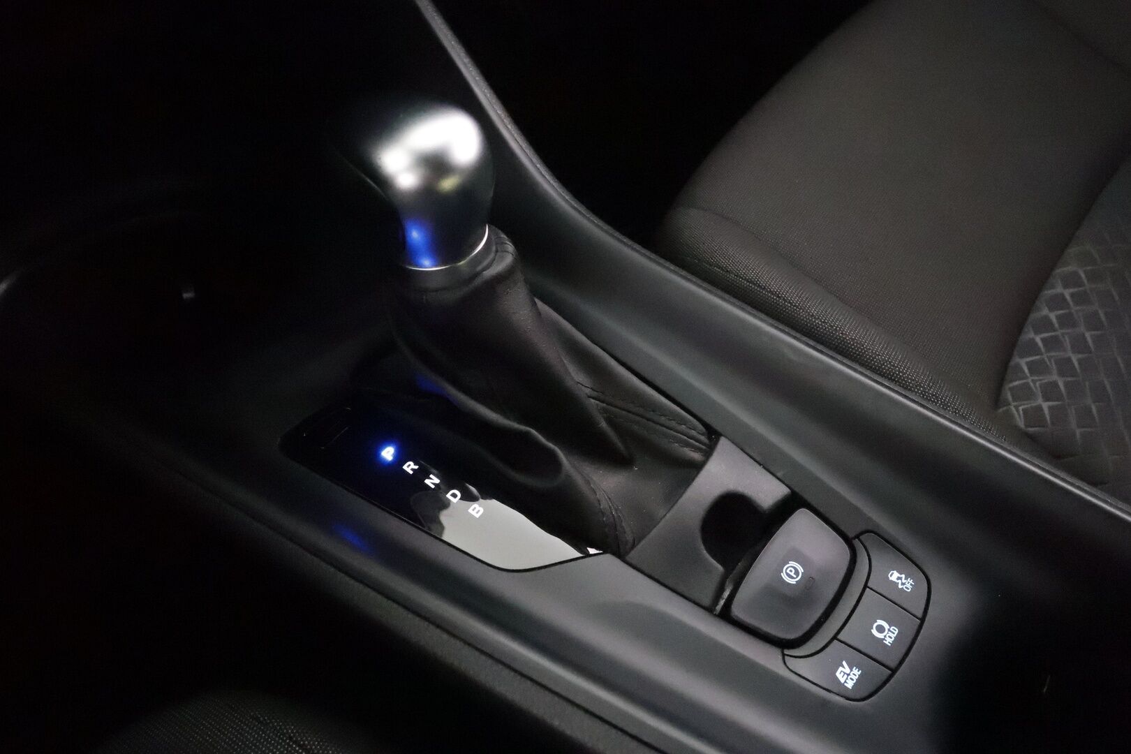 Toyota C-HR 2022 1,8 Hybrid Active Business * Webasto / ACC / P.kamera / LED / Navi / KeylessGo * - 1.Om Suomi-auto / Kahdet renkaat aluvanteilla 