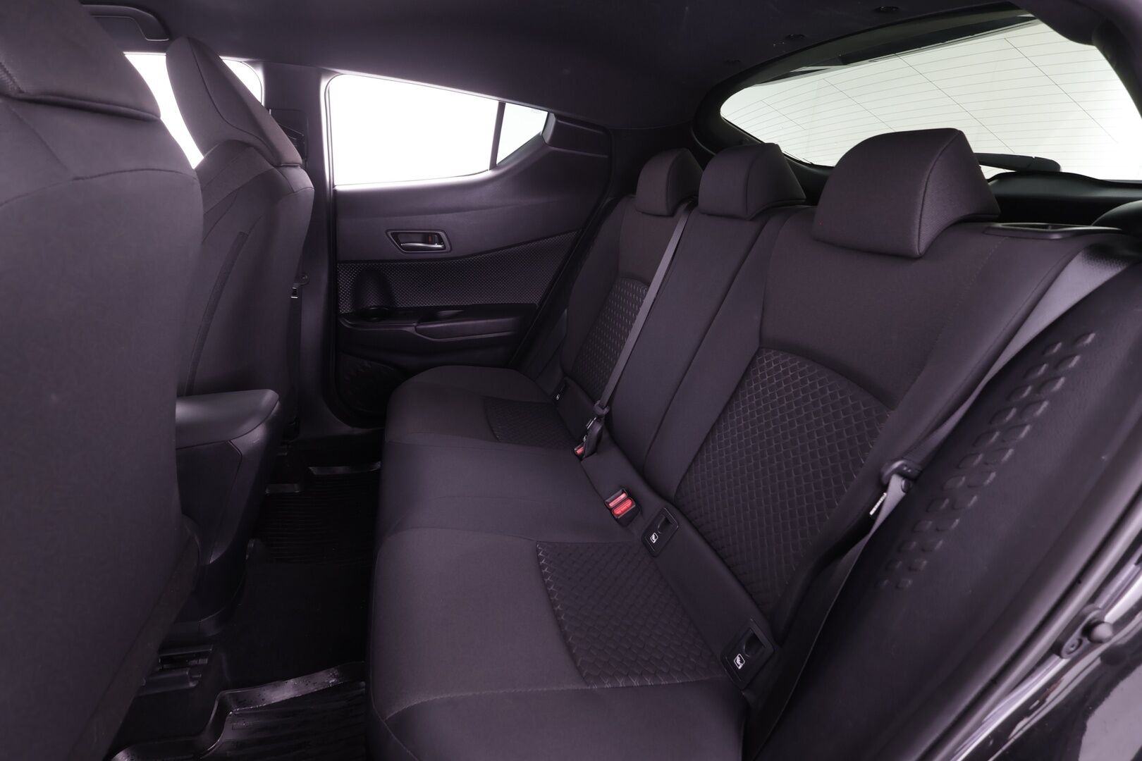 Toyota C-HR 2022 1,8 Hybrid Active Business * Webasto / ACC / P.kamera / LED / Navi / KeylessGo * - 1.Om Suomi-auto / Kahdet renkaat aluvanteilla 