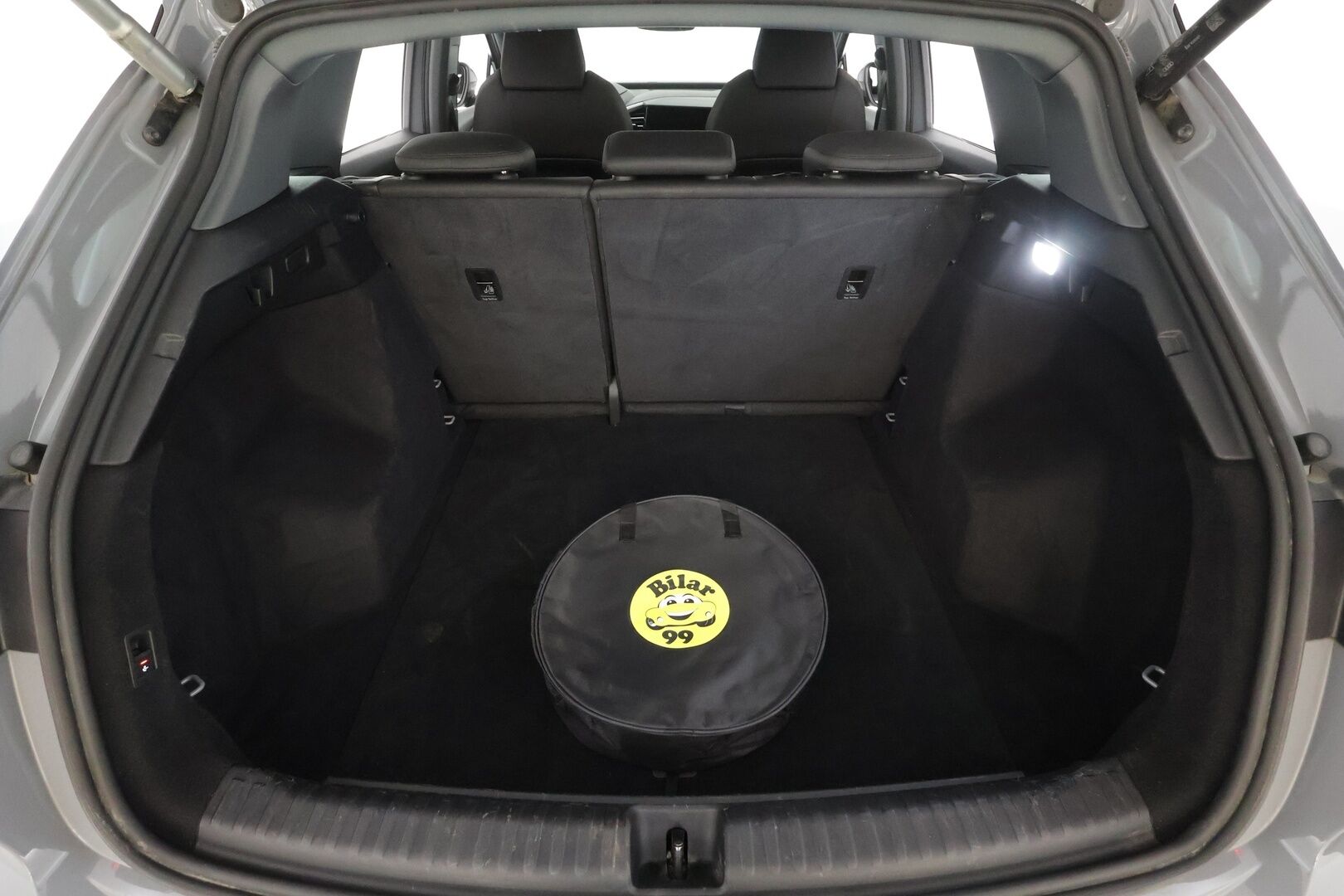 Audi Q4 e-tron 2022 Edition 40 e-tron * ACC / ILP / LED / P.Kamera / Koukku / Sporttipenkit / Navi * - 1.Om Suomi-auto / Kahdet renkaat / Koti & Kauppalaturi