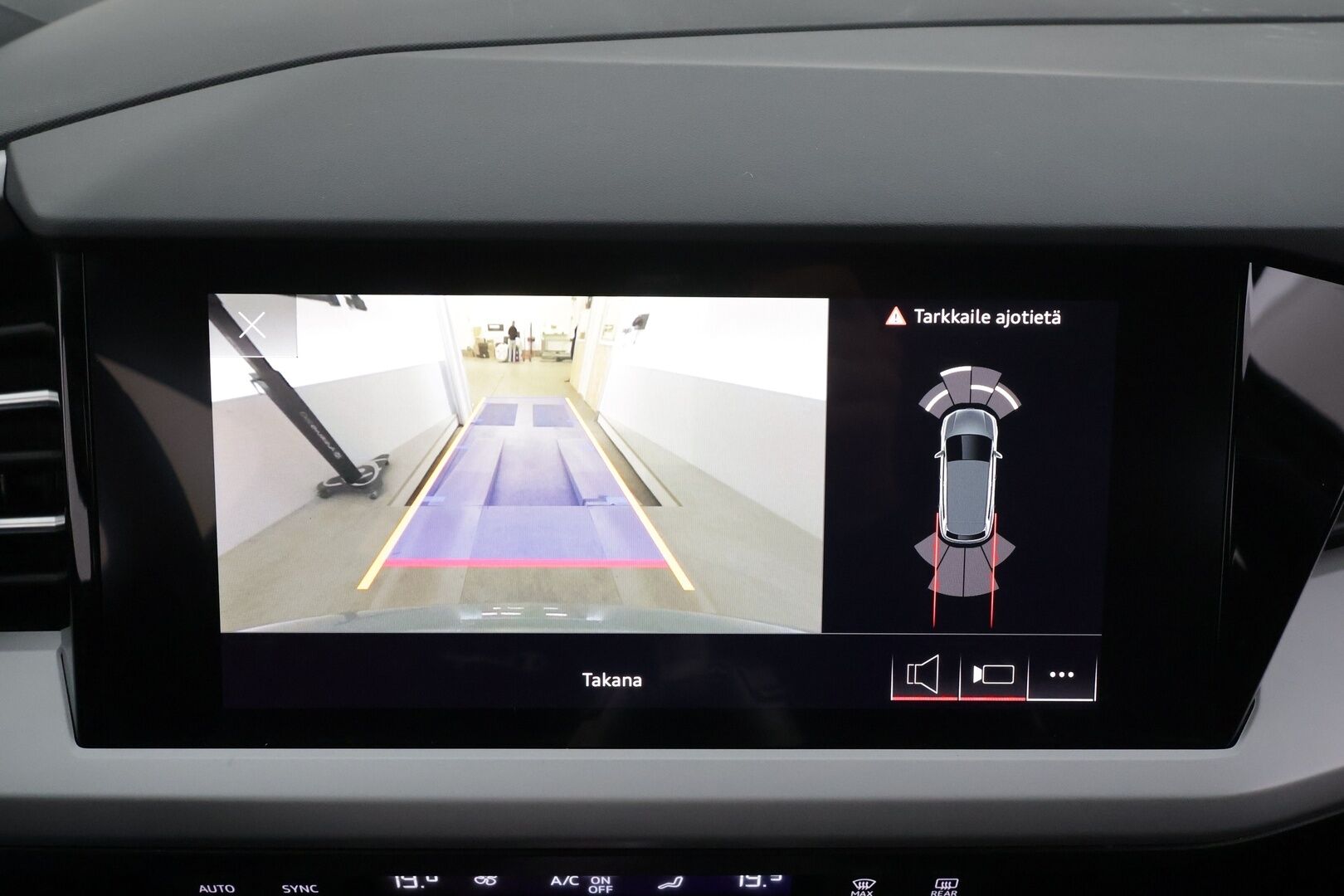 Audi Q4 e-tron 2022 Edition 40 e-tron * ACC / ILP / LED / P.Kamera / Koukku / Sporttipenkit / Navi * - 1.Om Suomi-auto / Kahdet renkaat / Koti & Kauppalaturi