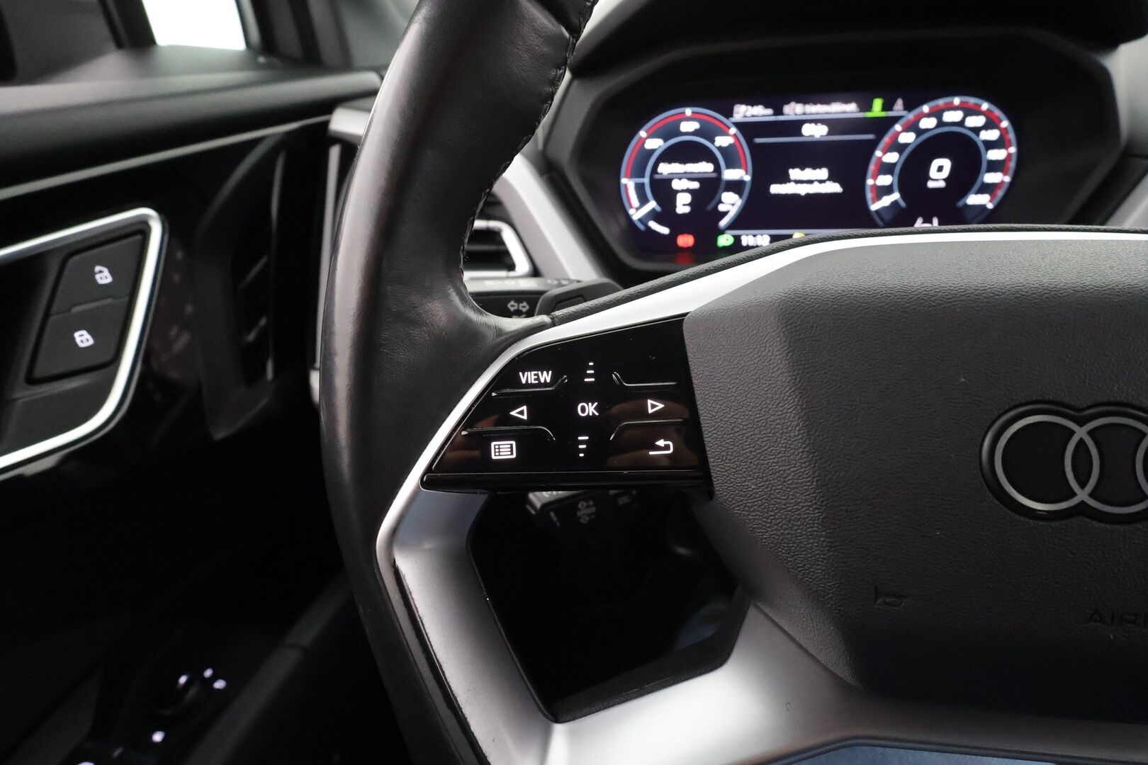 Audi Q4 e-tron 2022 Edition 40 e-tron * ACC / ILP / LED / P.Kamera / Koukku / Sporttipenkit / Navi * - 1.Om Suomi-auto / Kahdet renkaat / Koti & Kauppalaturi