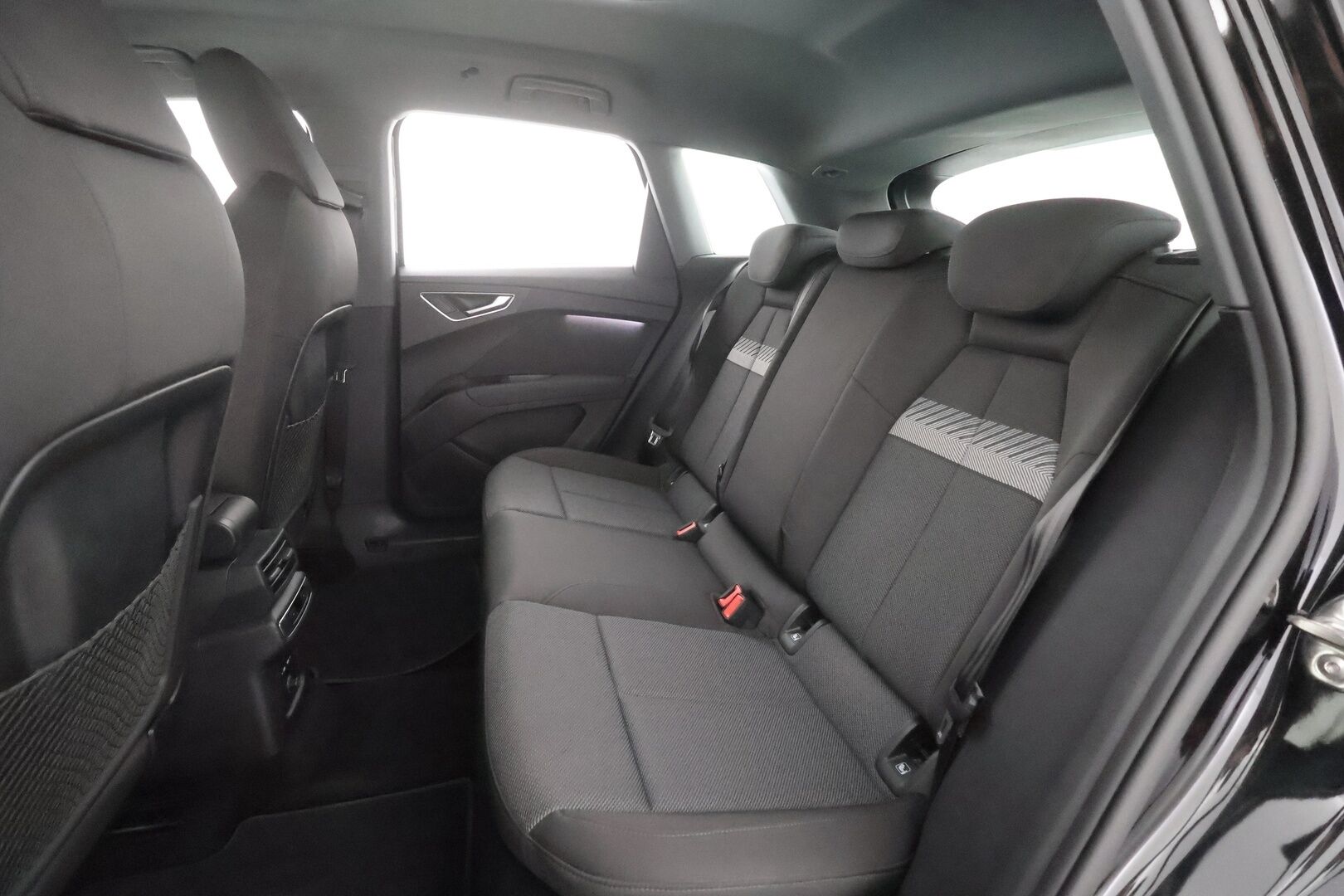 Audi Q4 e-tron 2022 Edition 40 e-tron S line - | ACC | HUD | ILP | Matrix | Sporttipenkit | Ambient | Audi Sound System | P.kamera | Side Assist | Keyless | Navi | 1-om suomiauto | Merkkihuollot |