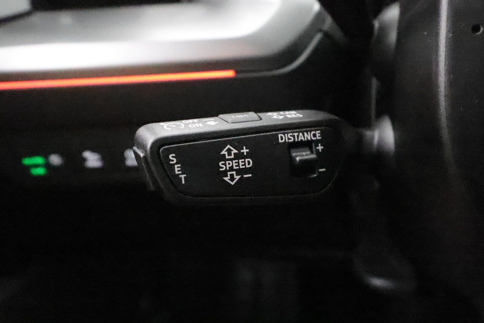 Audi Q4 e-tron 2022 Edition 40 e-tron S line - | ACC | HUD | ILP | Matrix | Sporttipenkit | Ambient | Audi Sound System | P.kamera | Side Assist | Keyless | Navi | 1-om suomiauto | Merkkihuollot |
