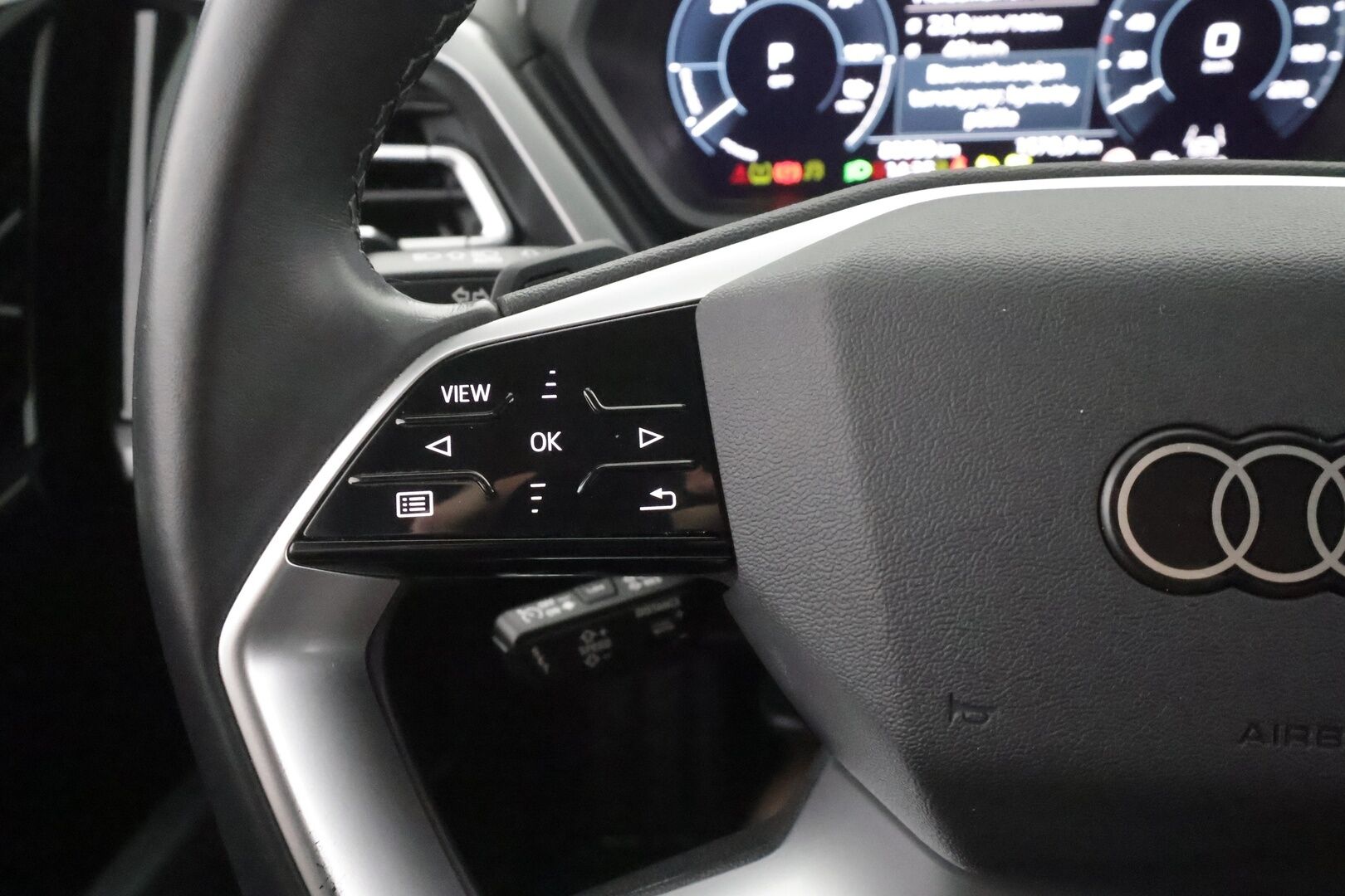 Audi Q4 e-tron 2022 Edition 40 e-tron S line - | ACC | HUD | ILP | Matrix | Sporttipenkit | Ambient | Audi Sound System | P.kamera | Side Assist | Keyless | Navi | 1-om suomiauto | Merkkihuollot |