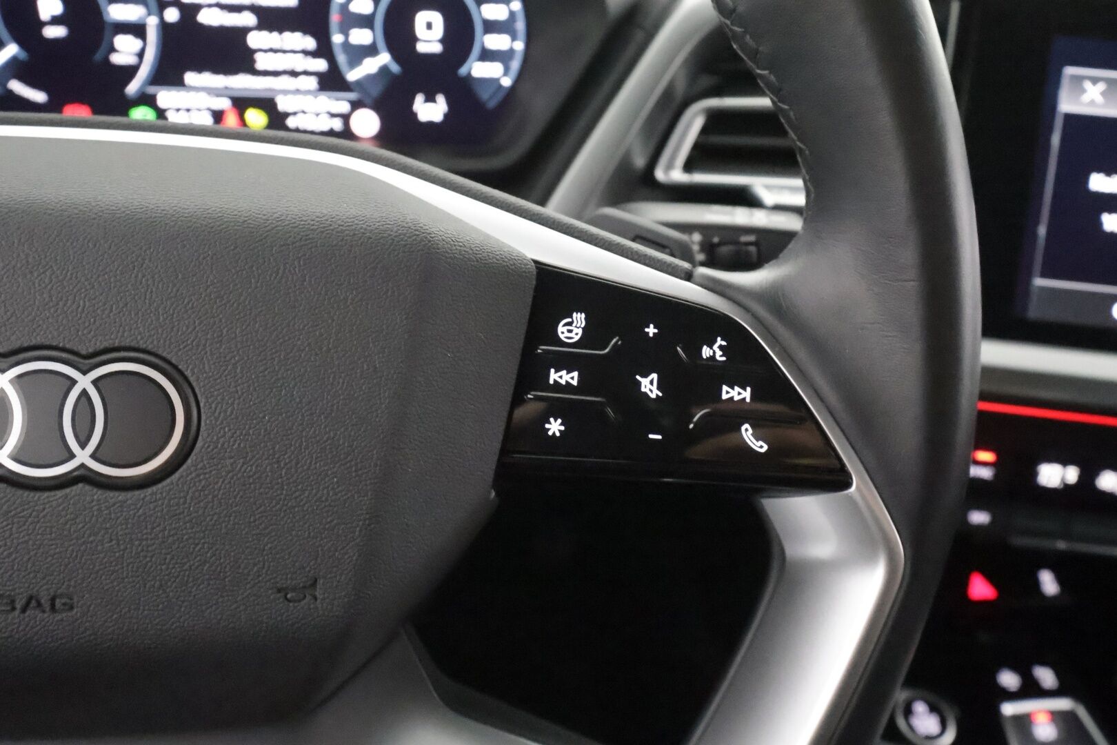 Audi Q4 e-tron 2022 Edition 40 e-tron S line - | ACC | HUD | ILP | Matrix | Sporttipenkit | Ambient | Audi Sound System | P.kamera | Side Assist | Keyless | Navi | 1-om suomiauto | Merkkihuollot |