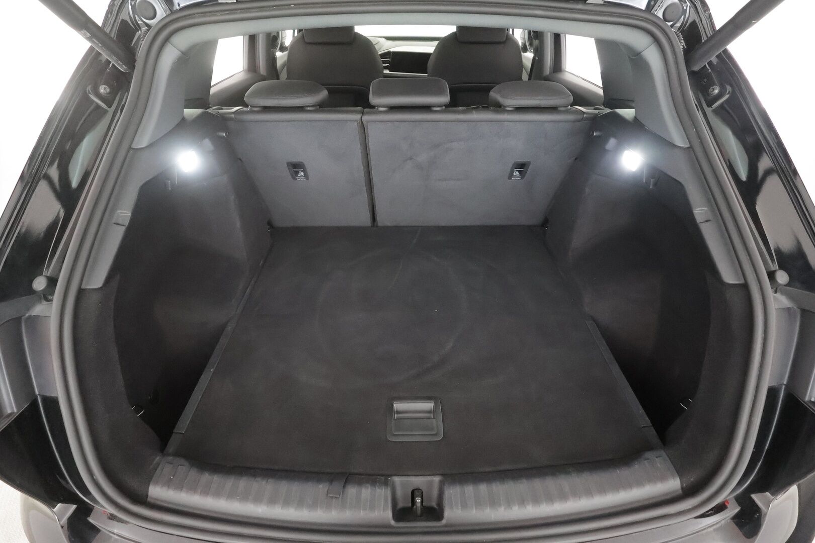 Audi Q4 e-tron 2022 Edition 40 e-tron S line - | ACC | HUD | ILP | Matrix | Sporttipenkit | Ambient | Audi Sound System | P.kamera | Side Assist | Keyless | Navi | 1-om suomiauto | Merkkihuollot |