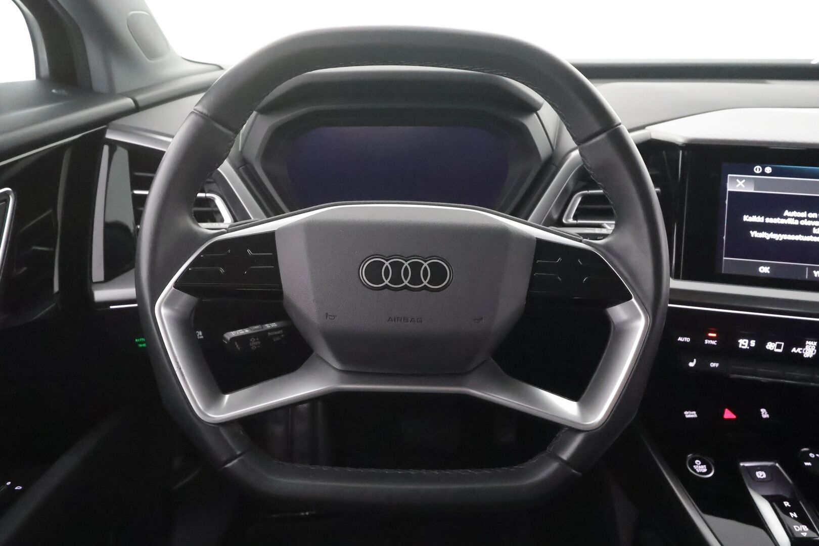Audi Q4 e-tron 2022 Edition 40 e-tron S line - | ACC | HUD | ILP | Matrix | Sporttipenkit | Ambient | Audi Sound System | P.kamera | Side Assist | Keyless | Navi | 1-om suomiauto | Merkkihuollot |