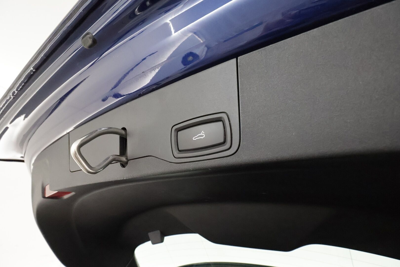 Porsche Taycan 2022 4 Cross Turismo **Adapt.Vakkari / 18-Suuntaiset istuimet / Digital-LED / 360° / Sporttinahat Muistilla / Sport Chrono ** - 2,99 % KORKOTARJOUS TÄHÄN AUTOON - Bose / Ilma-alusta / Suomi-auto / 2x Latauskaapelit / Kahdet Renkaat