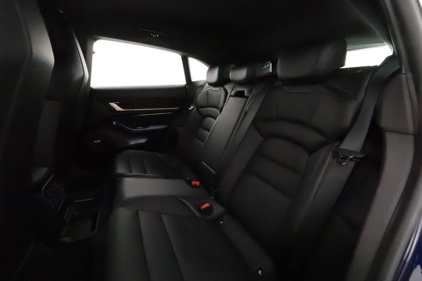 Porsche Taycan 2022 4 Cross Turismo **Adapt.Vakkari / 18-Suuntaiset istuimet / Digital-LED / 360° / Sporttinahat Muistilla / Sport Chrono ** - 2,99 % KORKOTARJOUS TÄHÄN AUTOON - Bose / Ilma-alusta / Suomi-auto / 2x Latauskaapelit / Kahdet Renkaat