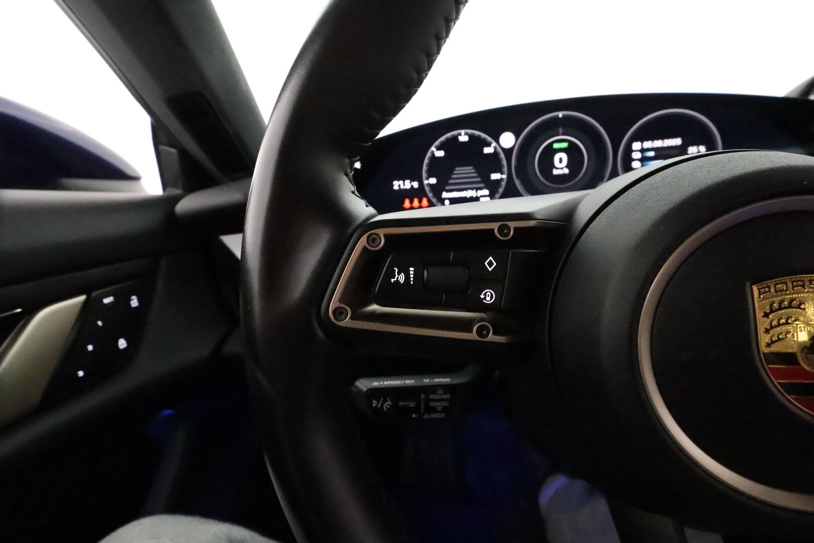 Porsche Taycan 2022 4 Cross Turismo **Adapt.Vakkari / 18-Suuntaiset istuimet / Digital-LED / 360° / Sporttinahat Muistilla / Sport Chrono ** - 2,99 % KORKOTARJOUS TÄHÄN AUTOON - Bose / Ilma-alusta / Suomi-auto / 2x Latauskaapelit / Kahdet Renkaat