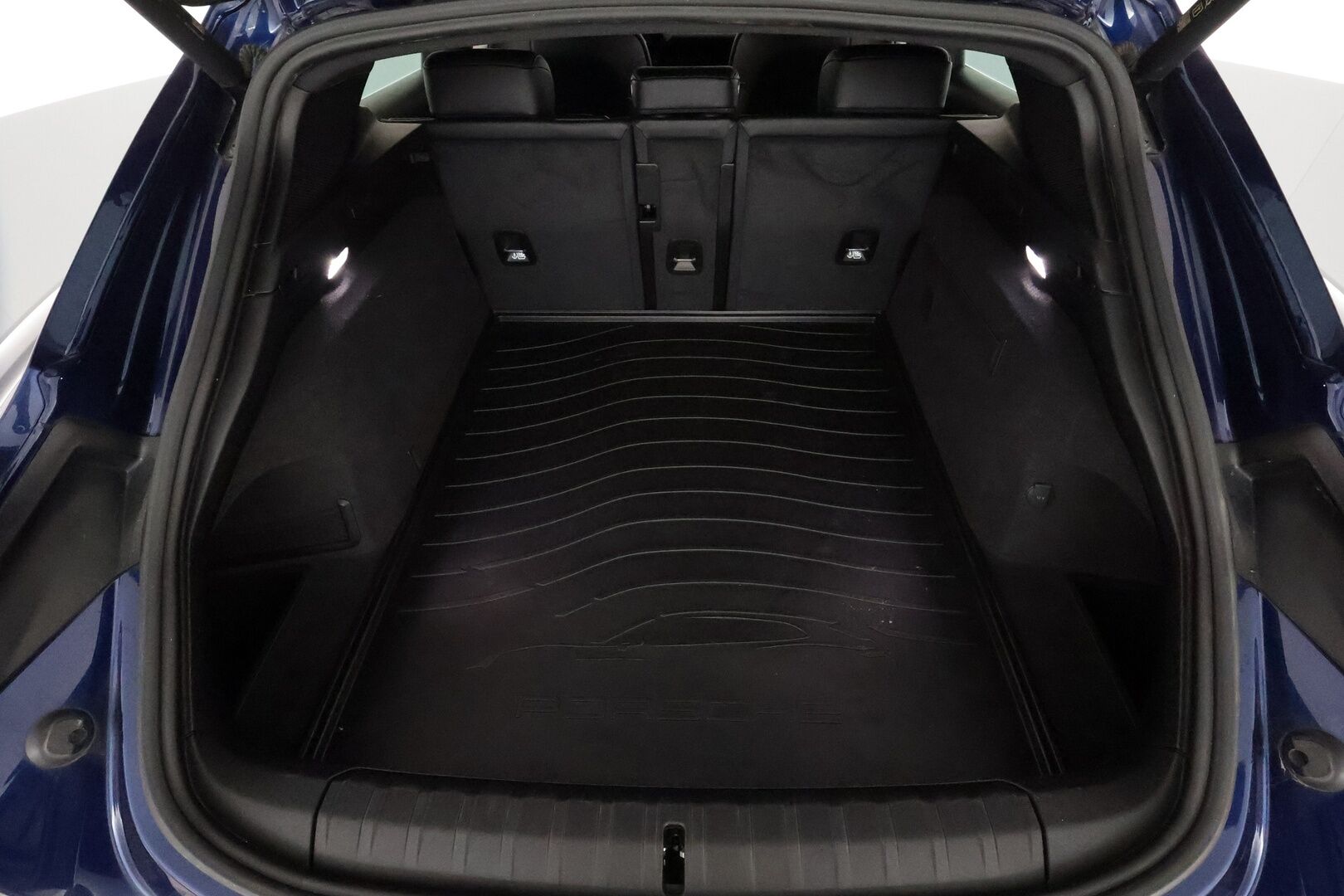Porsche Taycan 2022 4 Cross Turismo **Adapt.Vakkari / 18-Suuntaiset istuimet / Digital-LED / 360° / Sporttinahat Muistilla / Sport Chrono ** - 2,99 % KORKOTARJOUS TÄHÄN AUTOON - Bose / Ilma-alusta / Suomi-auto / 2x Latauskaapelit / Kahdet Renkaat