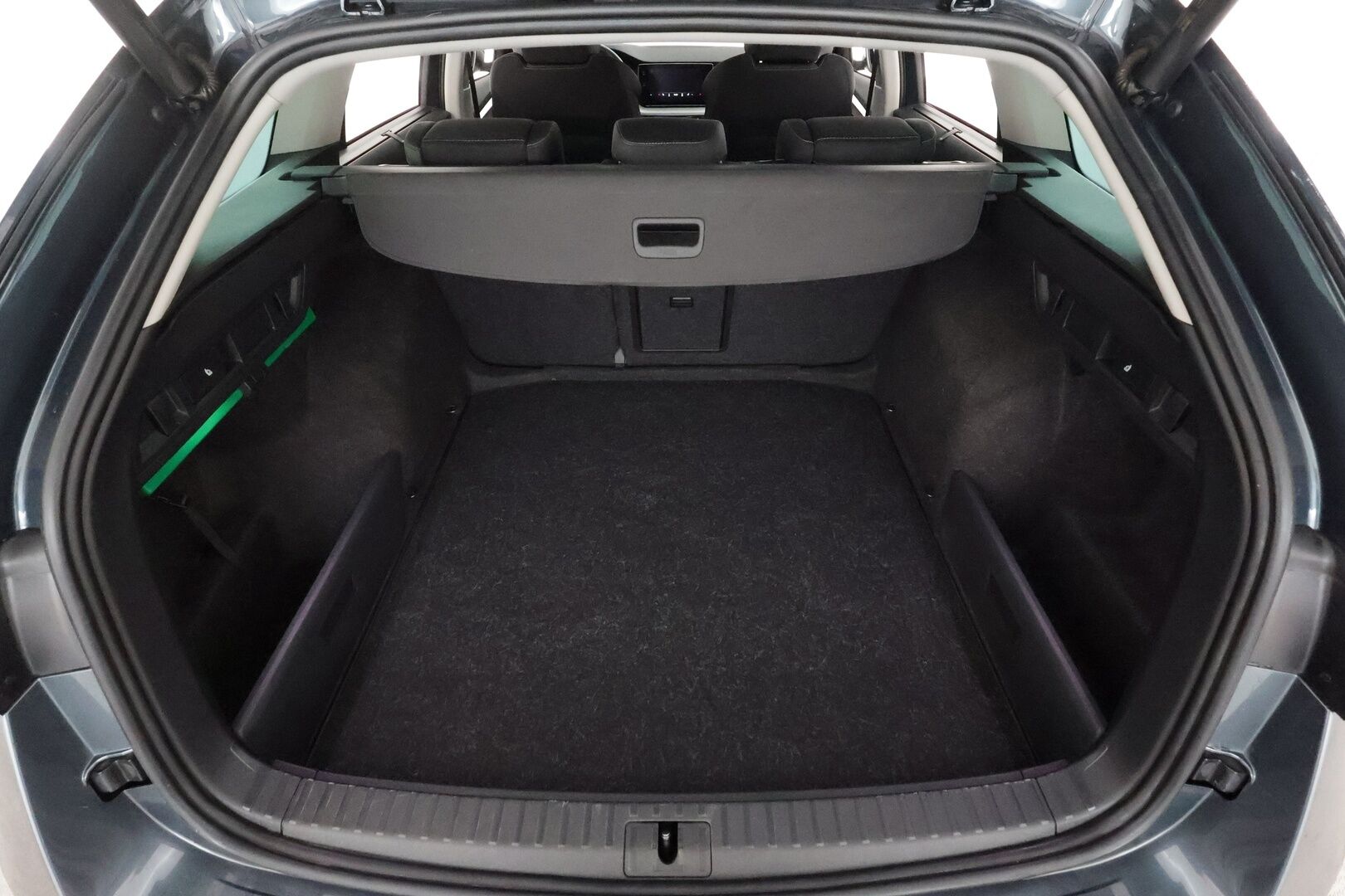 Skoda Octavia 2022 Combi 1.0 TSI Style eTEC DSG * ACC / P.kamera / Matrix LED / Webasto / Navi / Keyless / Sähköluukku * - 1.Om Suomi-auto / Kahdet renkaat aluvanteilla