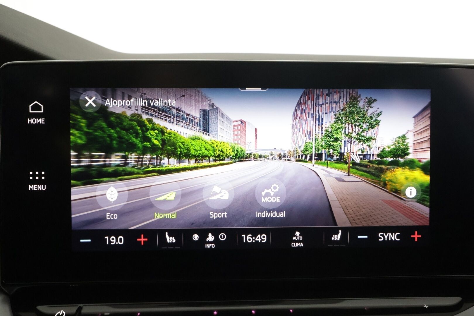 Skoda Octavia 2022 Combi 1.0 TSI Style eTEC DSG * ACC / P.kamera / Matrix LED / Webasto / Navi / Keyless / Sähköluukku * - 1.Om Suomi-auto / Kahdet renkaat aluvanteilla