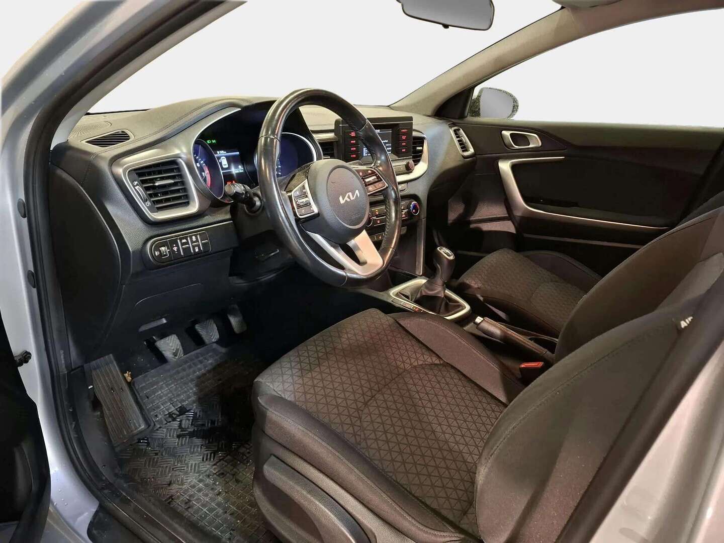 Kia Ceed 2022 Ceed Viistoperä (AB) 5ov 998cm3 - 2. om Suomi-auto | Vakionopeudensäädin | Tutka |  Lane assist | 2x renkaat | Täydellinen huoltokirja!
