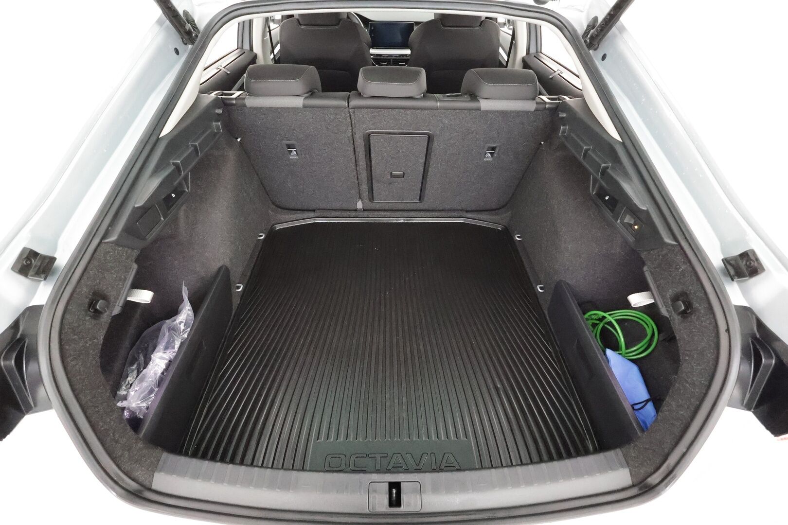 Skoda Octavia 2022 1.5 TSI Style eTEC DSG * ACC / Lohko / Koukku / Matrix-LED / P.Kamera /  Apple&Android / Keyless * - 1.Om Suomi-auto / Kahdet Renkaat