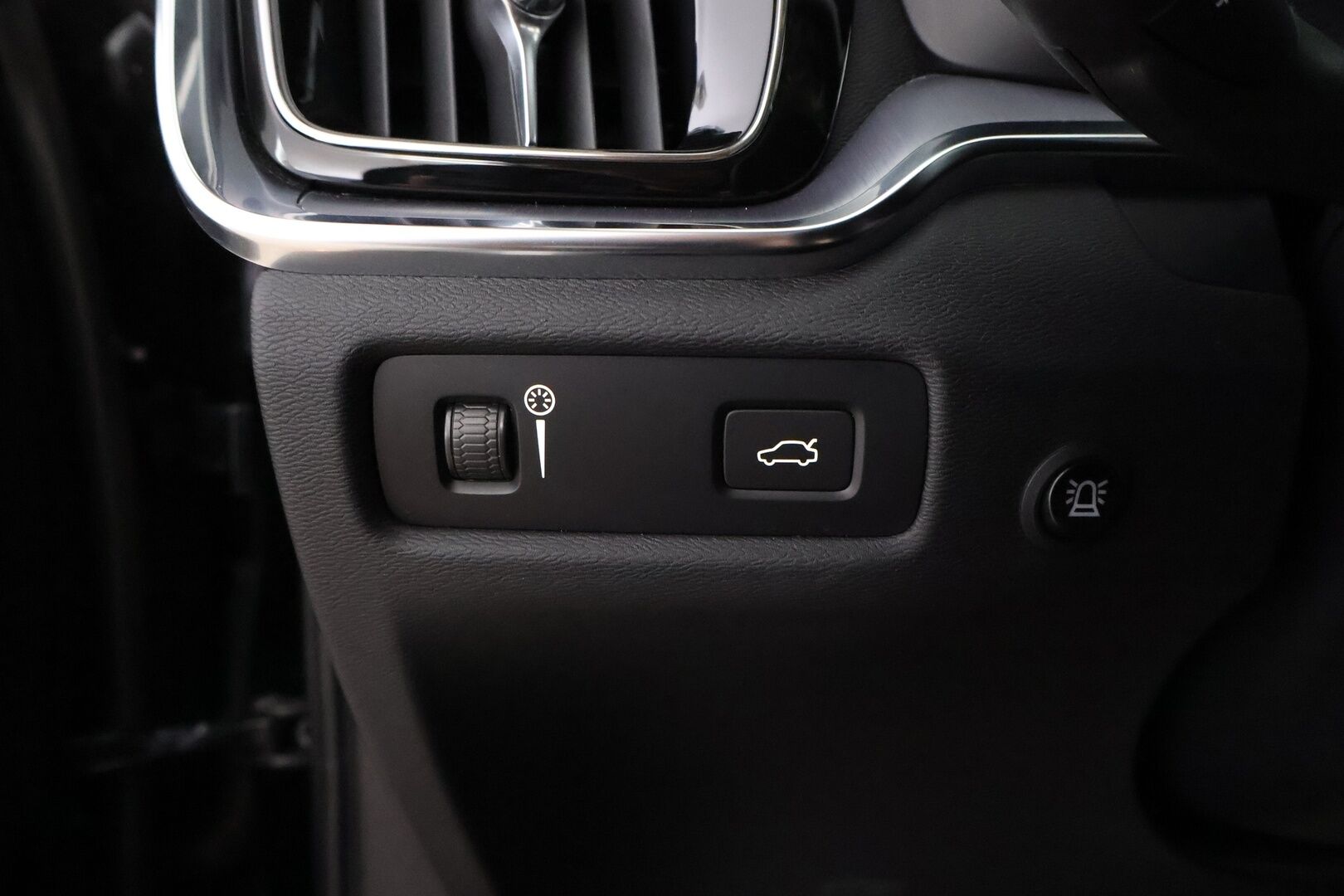 Volvo V60 2022 B3 MHEV Business Edition DCT aut * Suomiauto / Webasto / Vetokoukku / High Perf Audio / Adapt.LED - Merkkihuollettu / Siisti yksilö / Juuri tullut Tampereelle!