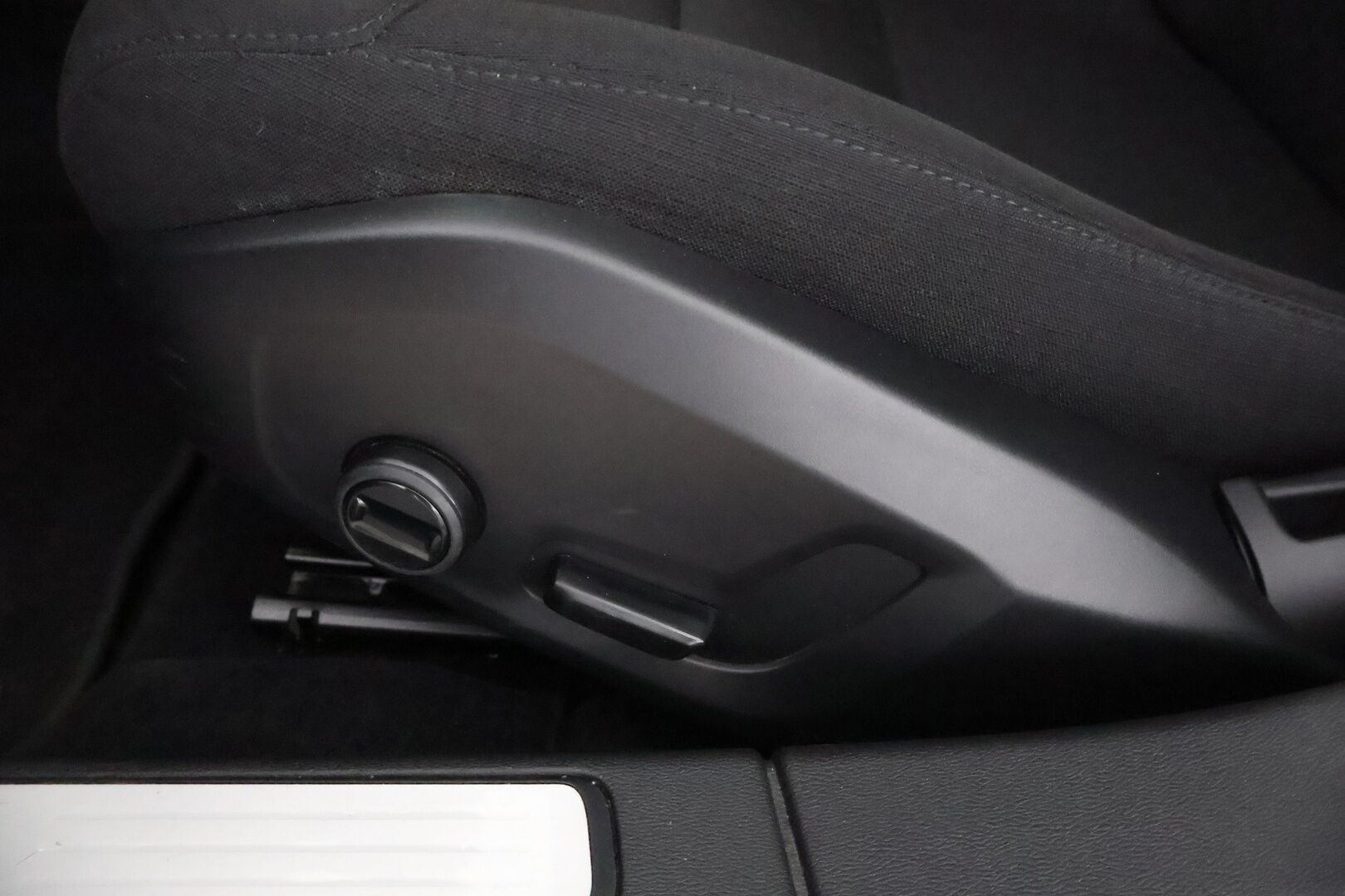 Volvo V60 2022 B3 MHEV Business Edition DCT aut * Suomiauto / Webasto / Vetokoukku / High Perf Audio / Adapt.LED - Merkkihuollettu / Siisti yksilö / Juuri tullut Tampereelle!