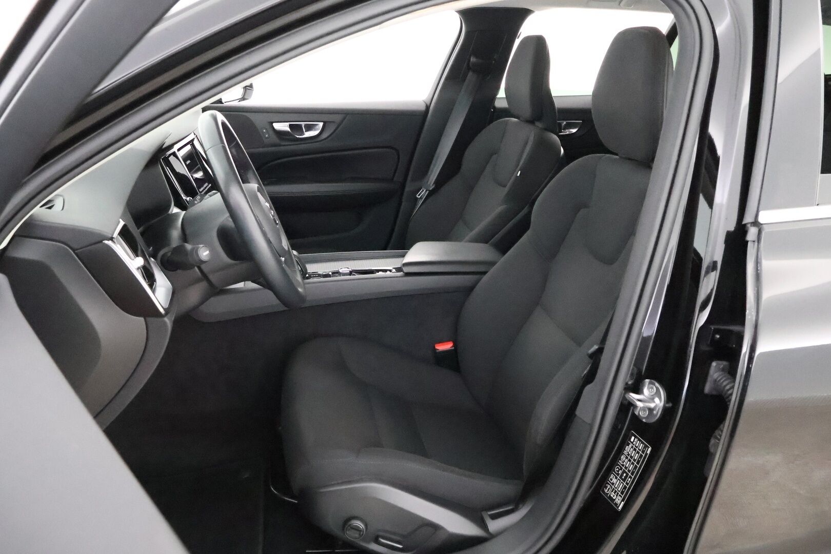 Volvo V60 2022 B3 MHEV Business Edition DCT aut * Suomiauto / Webasto / Vetokoukku / High Perf Audio / Adapt.LED - Merkkihuollettu / Siisti yksilö / Juuri tullut Tampereelle!