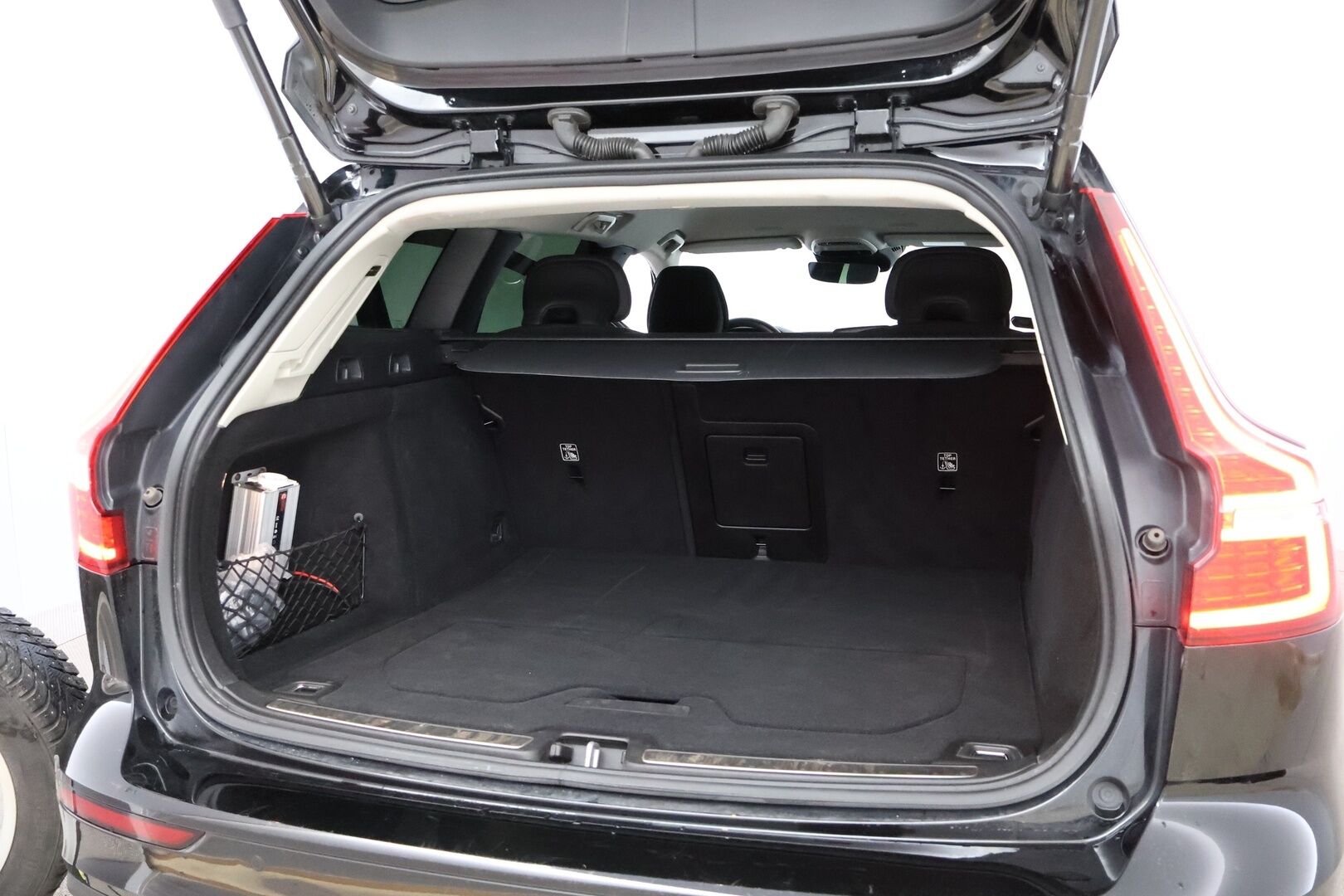 Volvo V60 2022 B3 MHEV Business Edition DCT aut * Suomiauto / Webasto / Vetokoukku / High Perf Audio / Adapt.LED - Merkkihuollettu / Siisti yksilö / Juuri tullut Tampereelle!