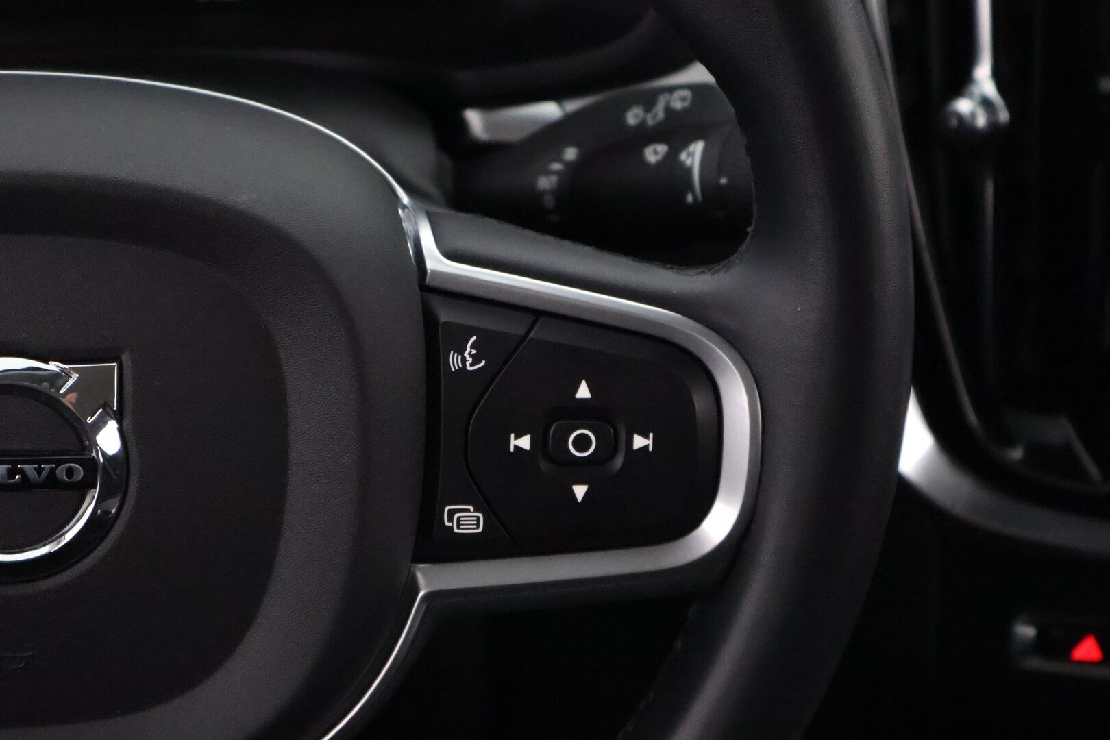 Volvo V60 2022 B3 MHEV Business Edition DCT aut * Suomiauto / Webasto / Vetokoukku / High Perf Audio / Adapt.LED - Merkkihuollettu / Siisti yksilö / Juuri tullut Tampereelle!