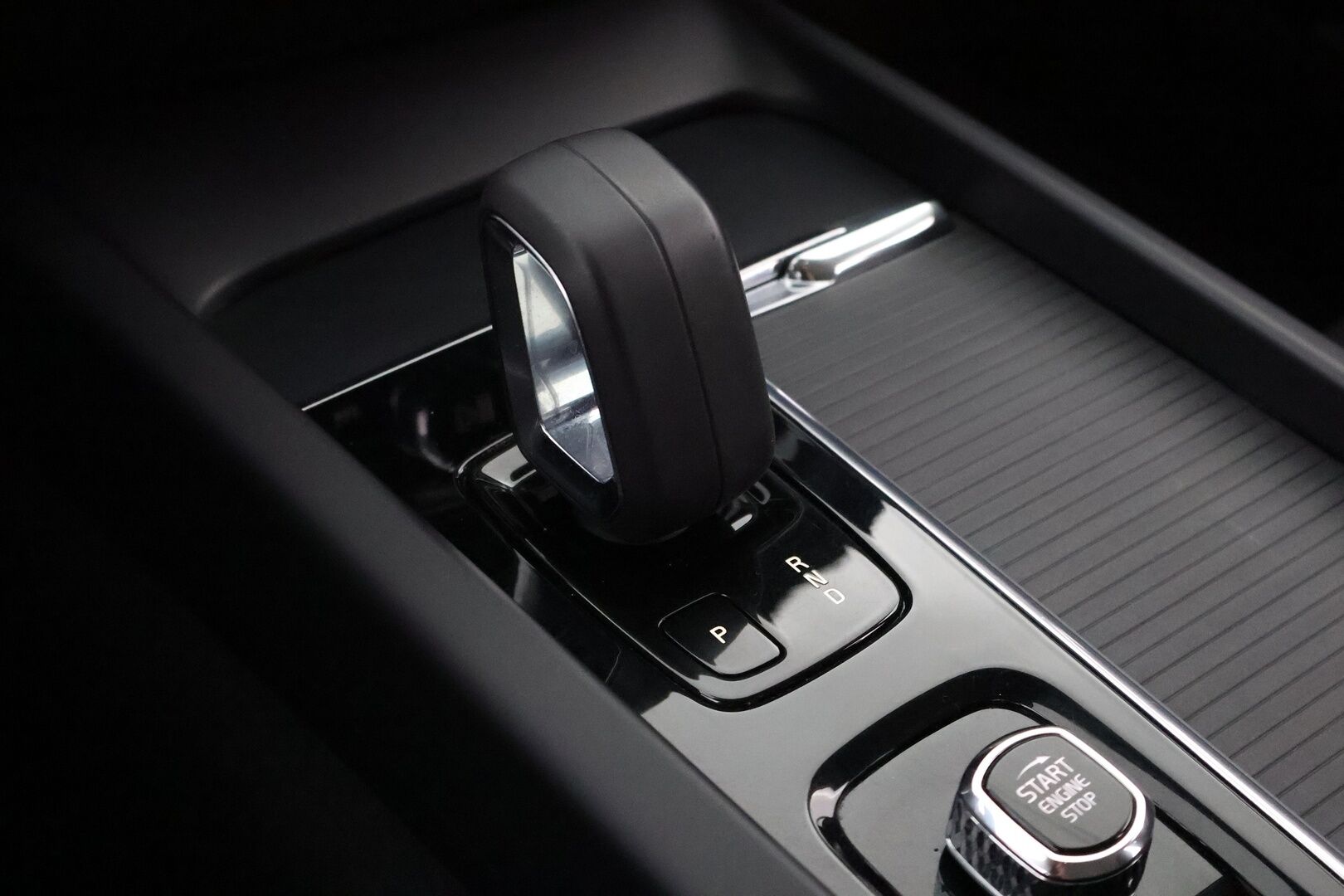 Volvo V60 2022 B3 MHEV Business Edition DCT aut * Suomiauto / Webasto / Vetokoukku / High Perf Audio / Adapt.LED - Merkkihuollettu / Siisti yksilö / Juuri tullut Tampereelle!