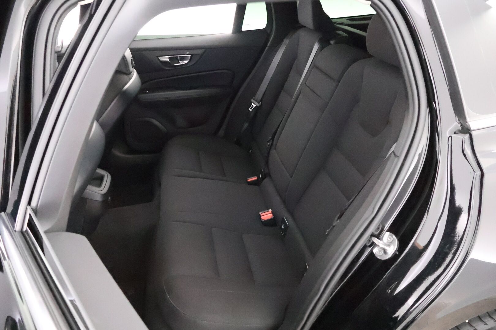 Volvo V60 2022 B3 MHEV Business Edition DCT aut * Suomiauto / Webasto / Vetokoukku / High Perf Audio / Adapt.LED - Merkkihuollettu / Siisti yksilö / Juuri tullut Tampereelle!