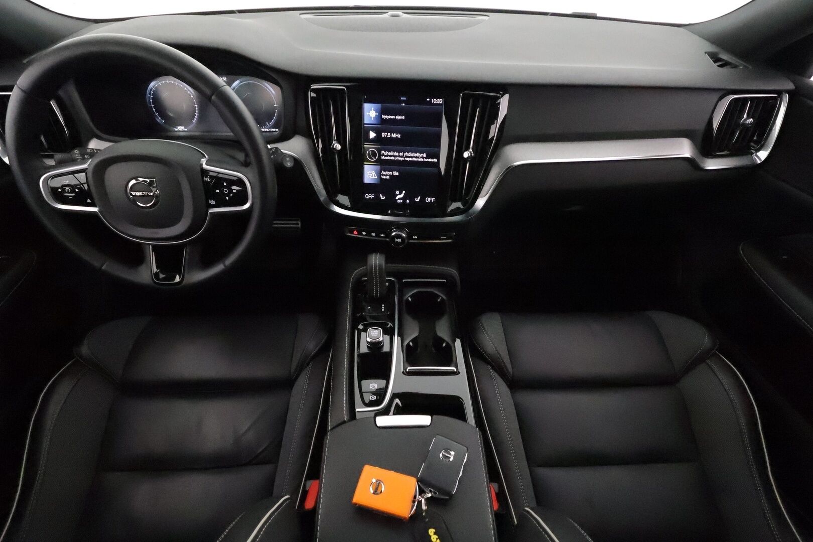 Volvo V60 2022 T8 TwE AWD Business R-Design Edition aut **Adapt.vakkari / Panorama / Muistipenkki / Full LED / Sporttipenkit / KeylessGo** - Suomi-auto / Kahdet renkaat aluvanteilla / High Performance Audio / Puolinahat / P.kamera / Penkinlämmittimet takana
