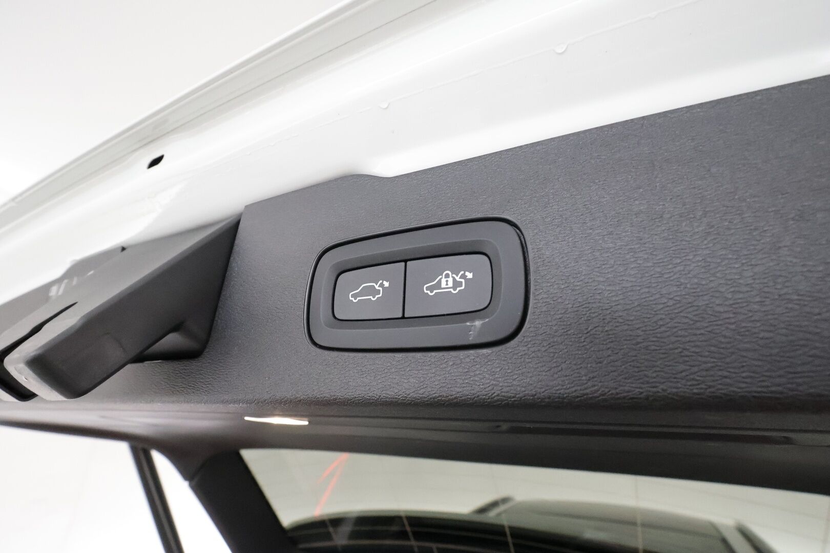 Volvo V60 2022 T8 TwE AWD Business R-Design Edition aut **Adapt.vakkari / Panorama / Muistipenkki / Full LED / Sporttipenkit / KeylessGo** - Suomi-auto / Kahdet renkaat aluvanteilla / High Performance Audio / Puolinahat / P.kamera / Penkinlämmittimet takana