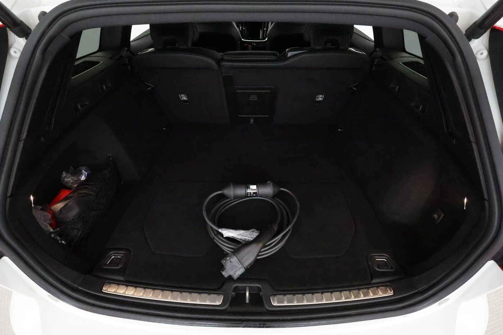 Volvo V60 2022 T8 TwE AWD Business R-Design Edition aut **Adapt.vakkari / Panorama / Muistipenkki / Full LED / Sporttipenkit / KeylessGo** - Suomi-auto / Kahdet renkaat aluvanteilla / High Performance Audio / Puolinahat / P.kamera / Penkinlämmittimet takana