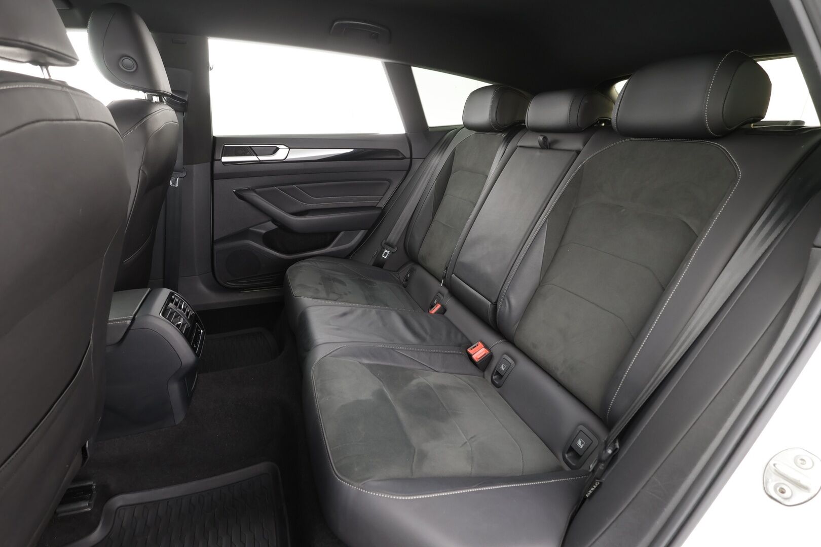 Volkswagen Arteon 2022 Shooting Brake R-Line eHybrid 160 kW DSG * ACC / P.kamera / Adapt.LED / Navi / KeylessGo / Webasto / Koukku * - HUD / Kahdet renkaat aluvanteilla / Merkkihuollettu