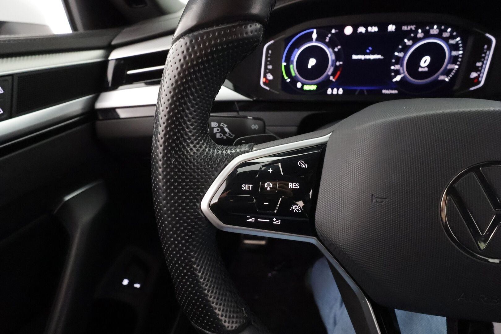 Volkswagen Arteon 2022 Shooting Brake R-Line eHybrid 160 kW DSG * ACC / P.kamera / Adapt.LED / Navi / KeylessGo / Webasto / Koukku * - HUD / Kahdet renkaat aluvanteilla / Merkkihuollettu