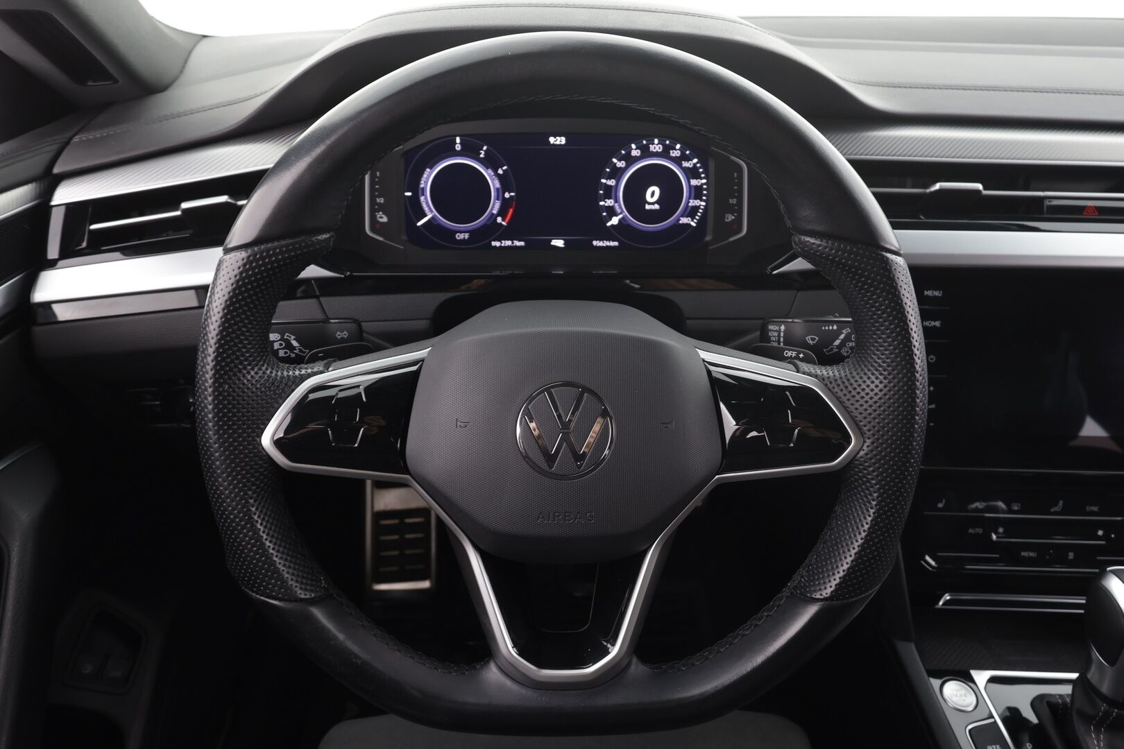 Volkswagen Arteon 2022 Shooting Brake R-Line eHybrid 160 kW DSG * ACC / P.kamera / Adapt.LED / Navi / KeylessGo / Webasto / Koukku * - HUD / Kahdet renkaat aluvanteilla / Merkkihuollettu