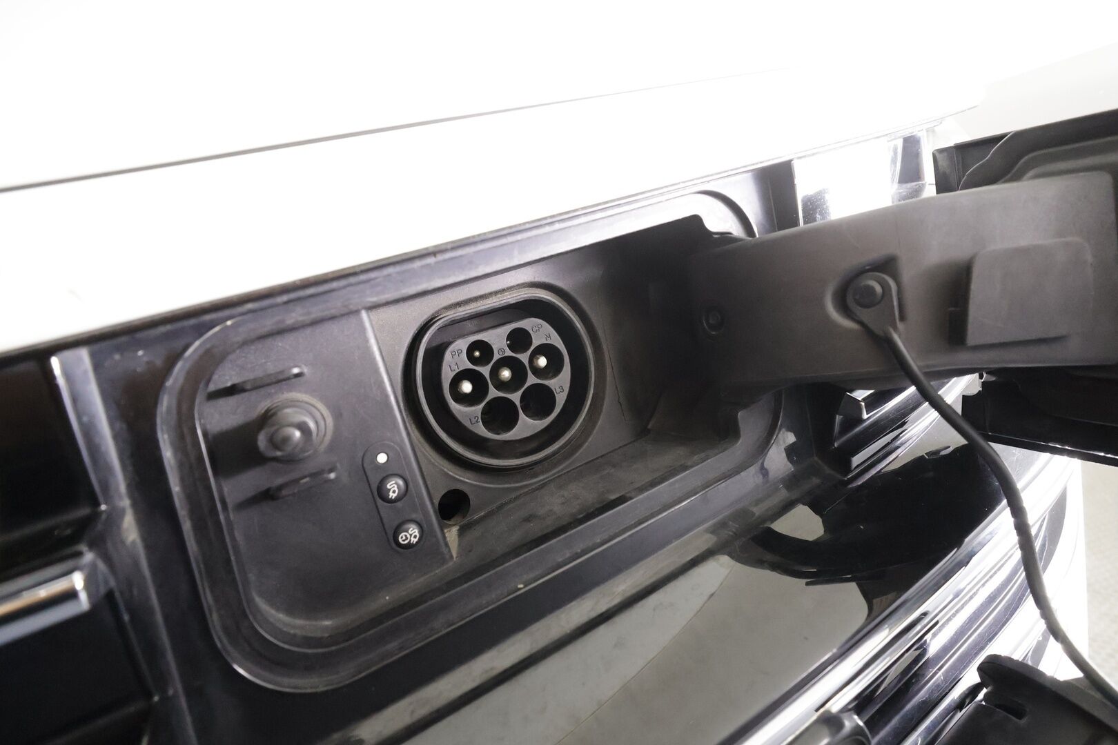 Volkswagen Arteon 2022 Shooting Brake R-Line eHybrid 160 kW DSG * ACC / P.kamera / Adapt.LED / Navi / KeylessGo / Webasto / Koukku * - HUD / Kahdet renkaat aluvanteilla / Merkkihuollettu