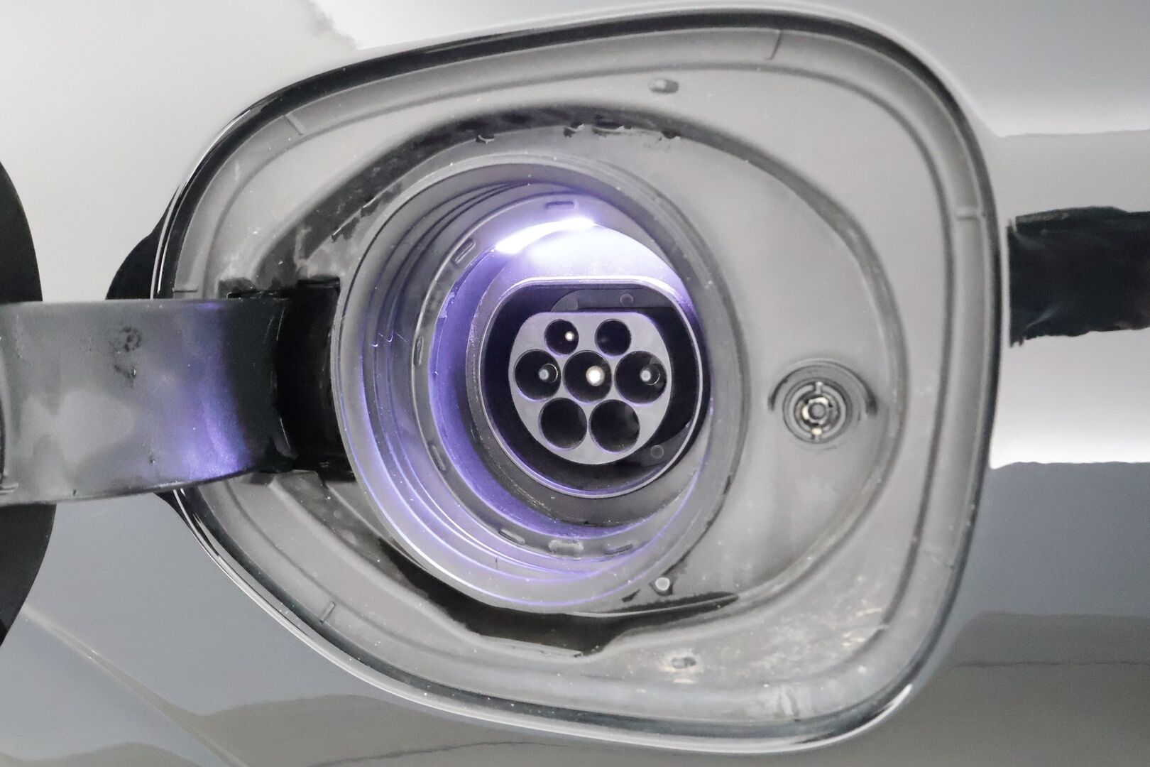 Volvo XC60 2022 T6 TwE AWD Business R-Design Edition aut * ACC / Webasto / Harman&Kardon / koukku / P.kamera / Keyless *