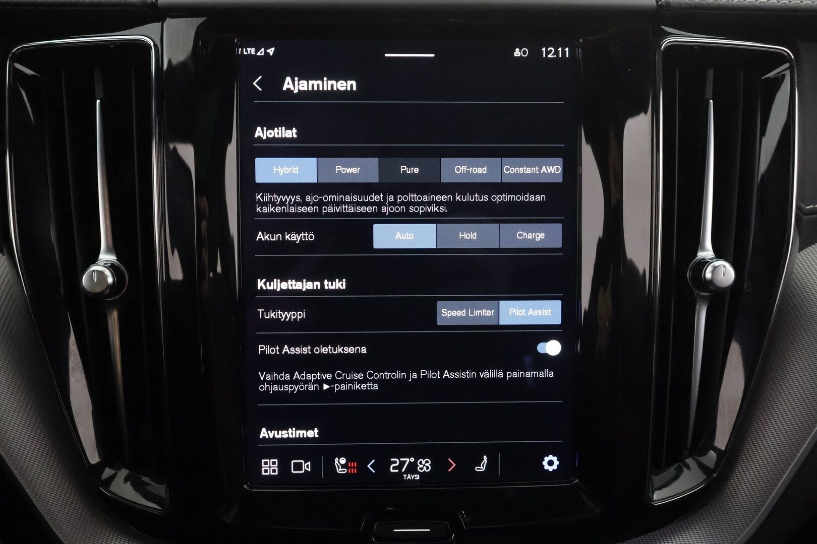 Volvo XC60 2022 T6 TwE AWD Business R-Design Edition aut * ACC / Webasto / Harman&Kardon / koukku / P.kamera / Keyless *