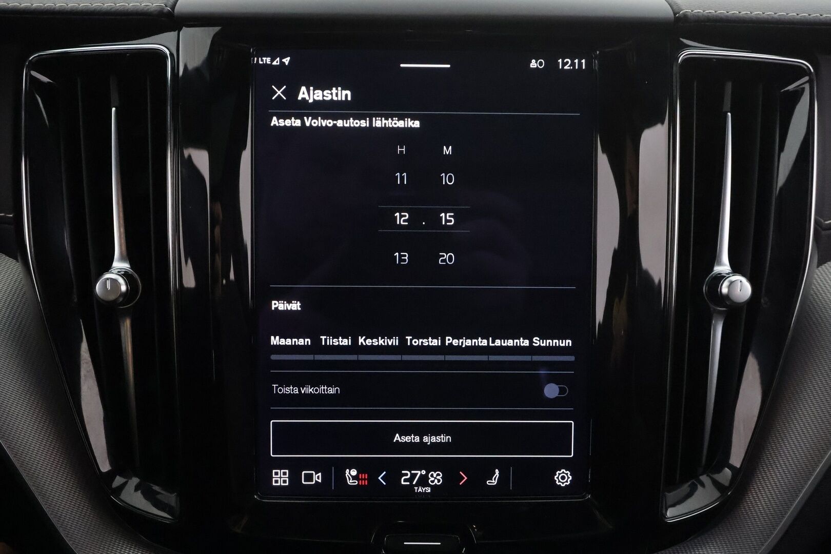 Volvo XC60 2022 T6 TwE AWD Business R-Design Edition aut * ACC / Webasto / Harman&Kardon / koukku / P.kamera / Keyless *