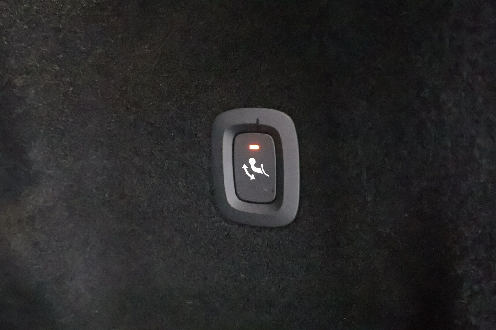 Volvo XC60 2022 T6 TwE AWD Business R-Design Edition aut * ACC / Webasto / Harman&Kardon / koukku / P.kamera / Keyless *