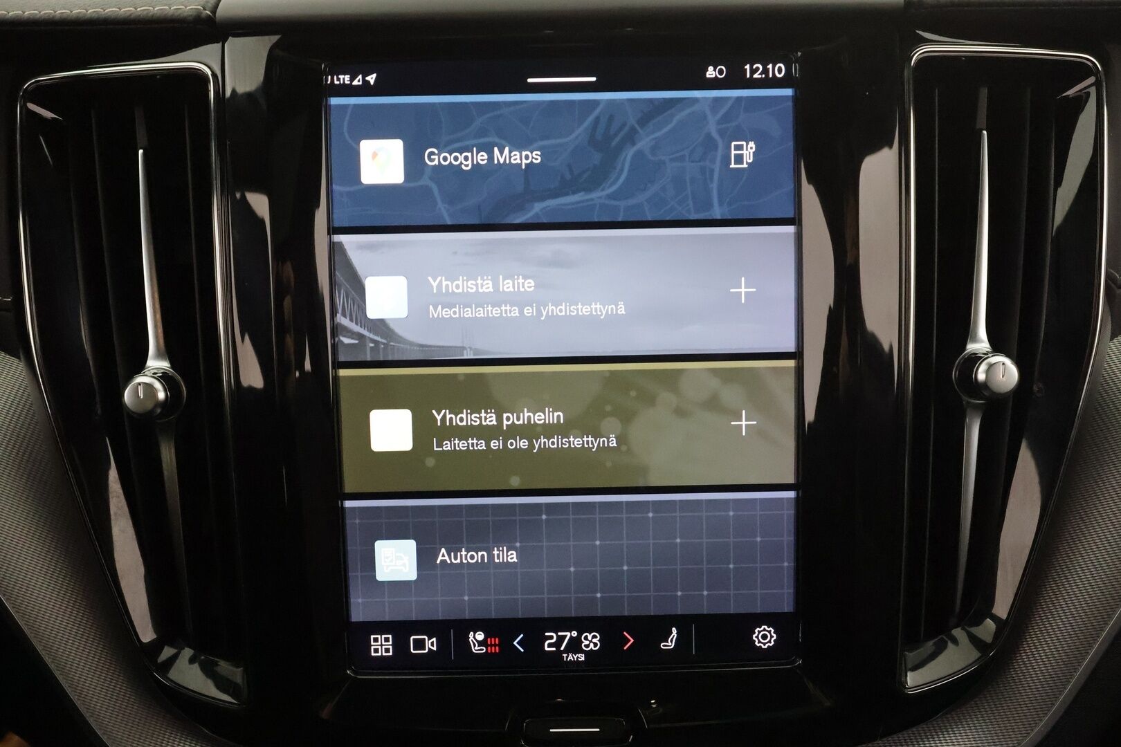 Volvo XC60 2022 T6 TwE AWD Business R-Design Edition aut * ACC / Webasto / Harman&Kardon / koukku / P.kamera / Keyless *